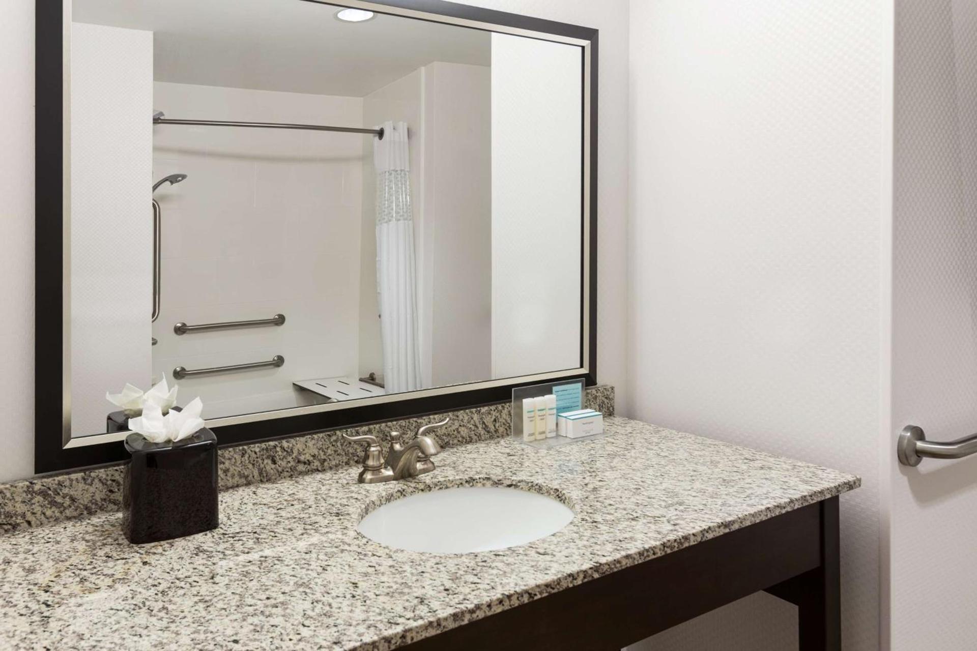 Hampton Inn Fairmont photo 13