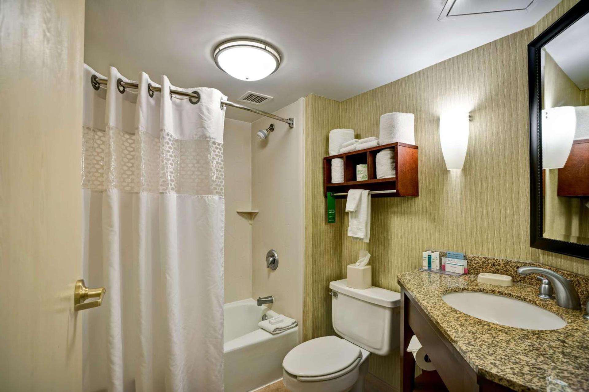 Hampton Inn Fairmont photo 14