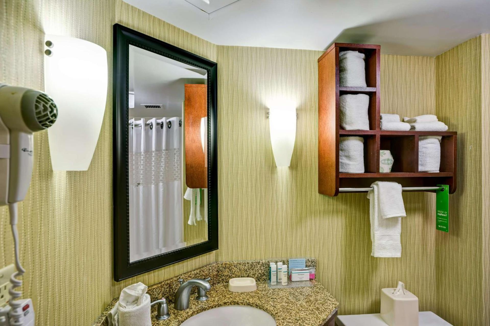 Hampton Inn Fairmont photo 15