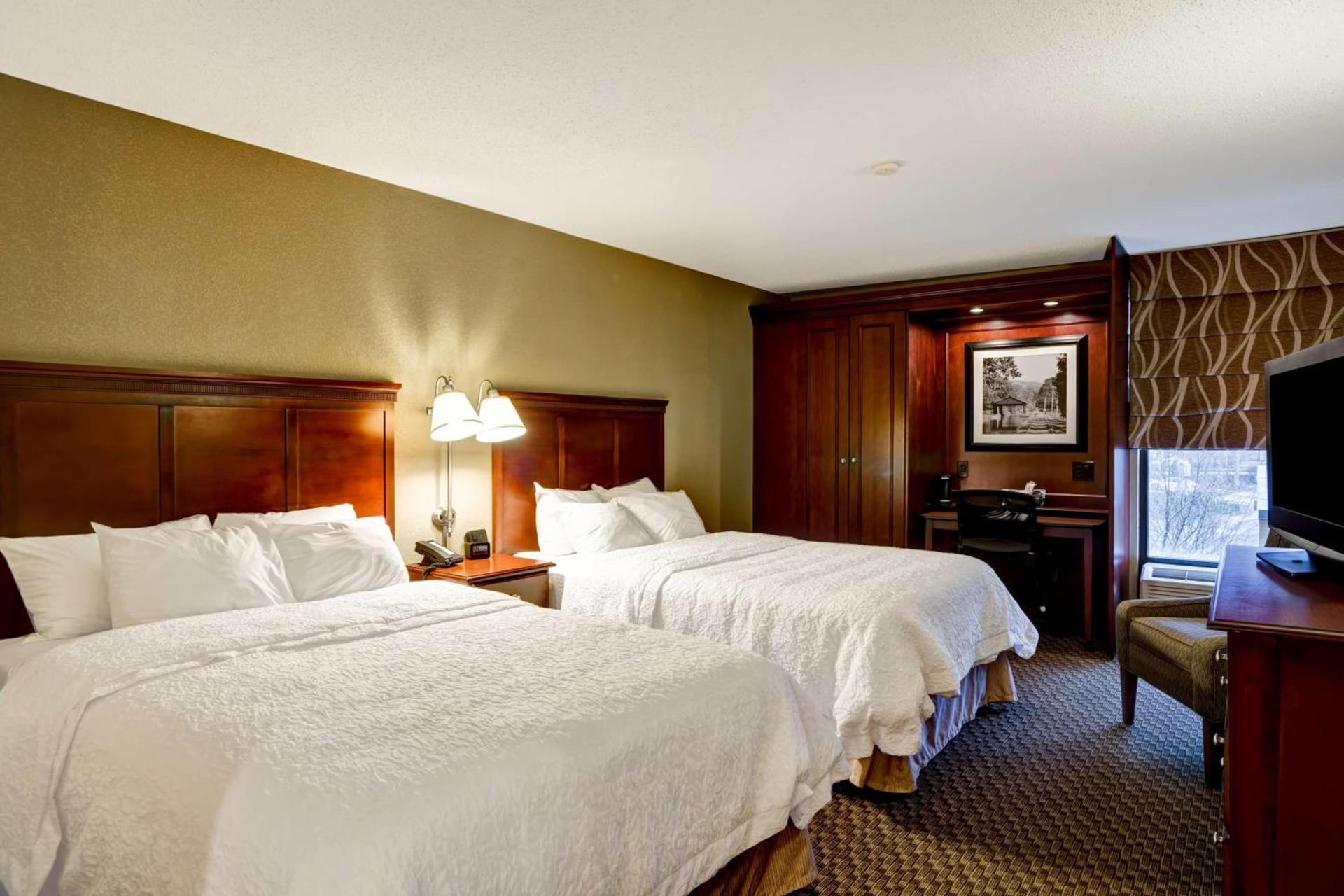 Hampton Inn Fairmont photo 17