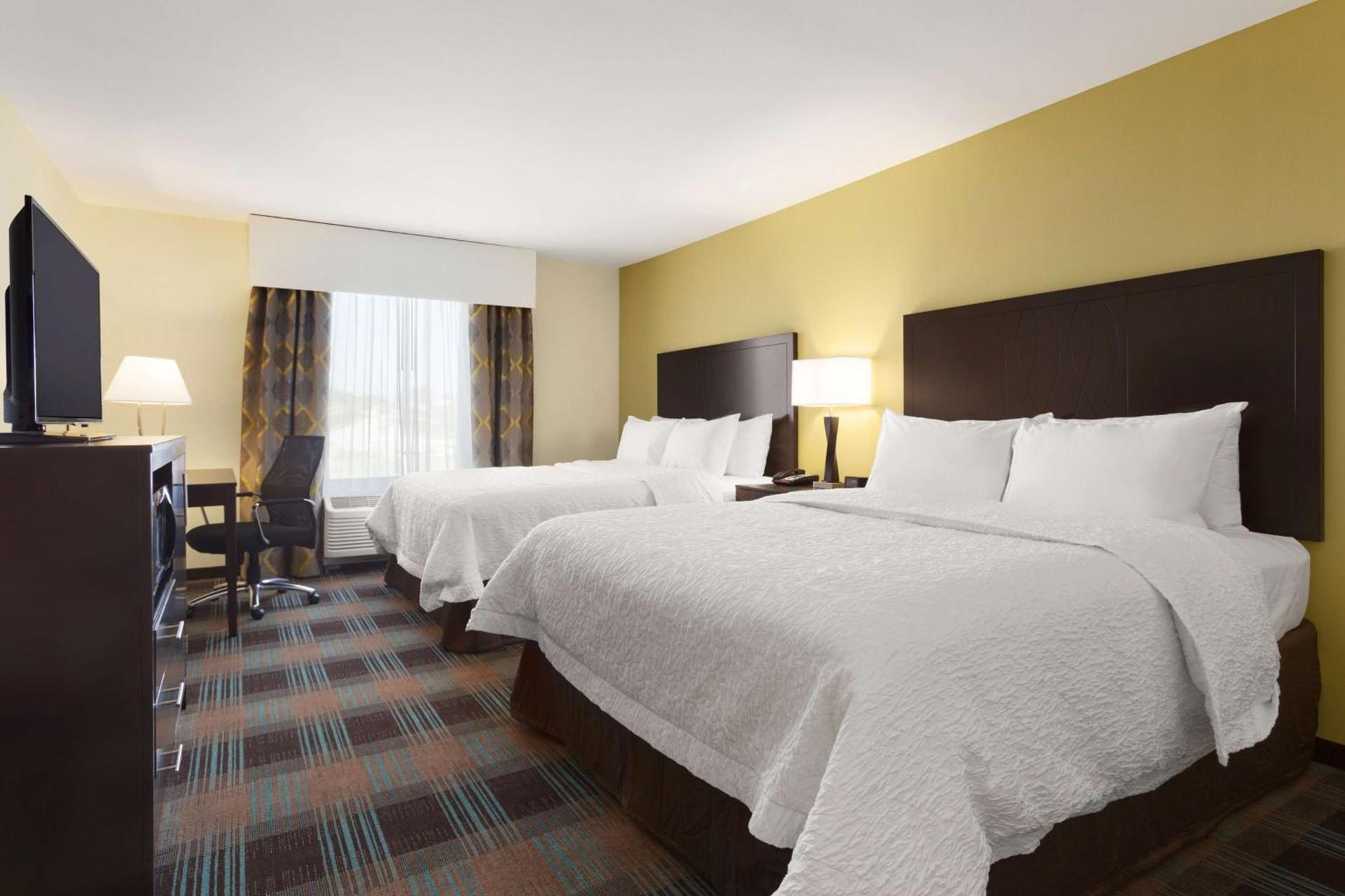 Hampton Inn Fairmont photo 16