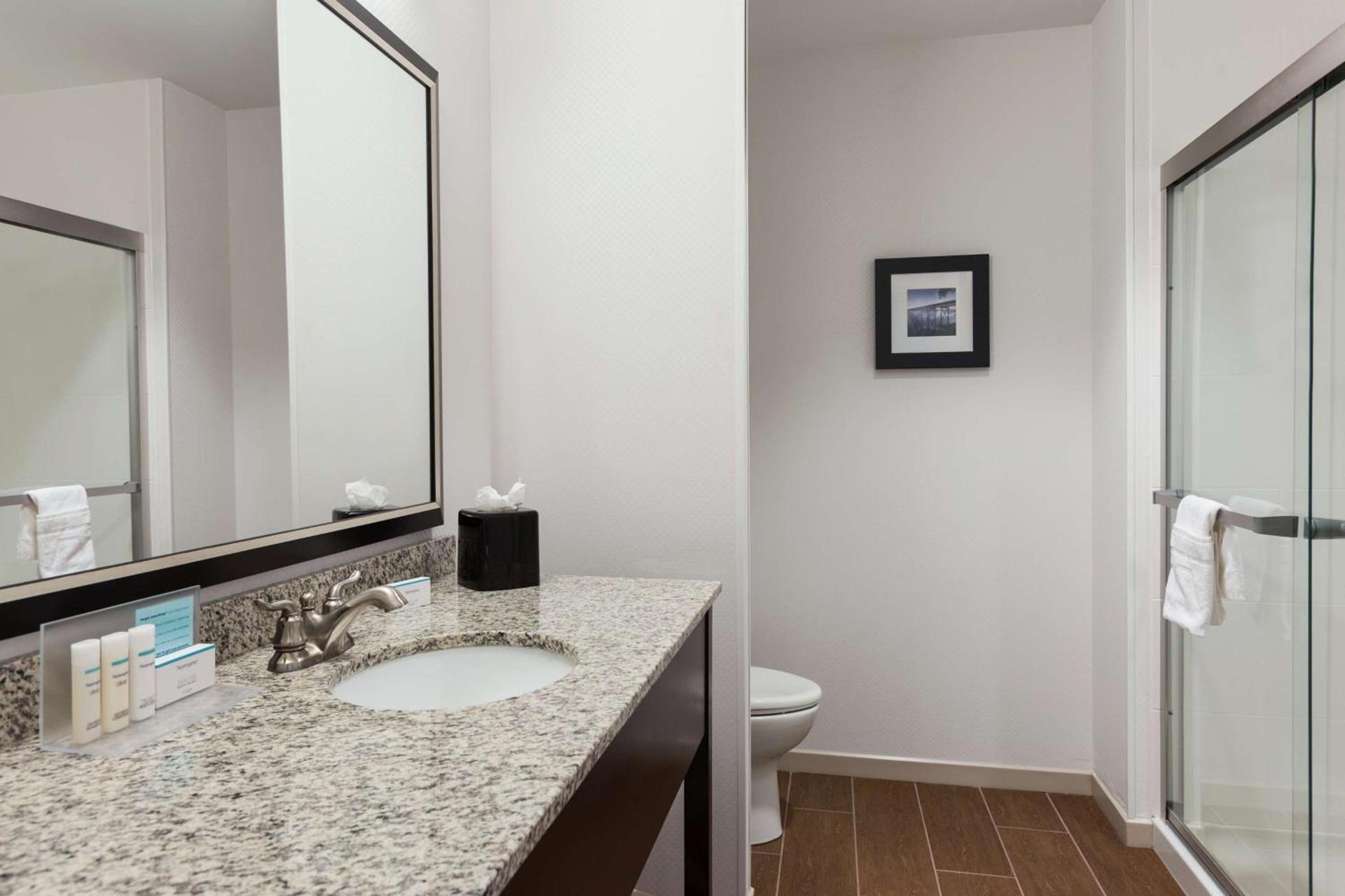 Hampton Inn Fairmont photo 18