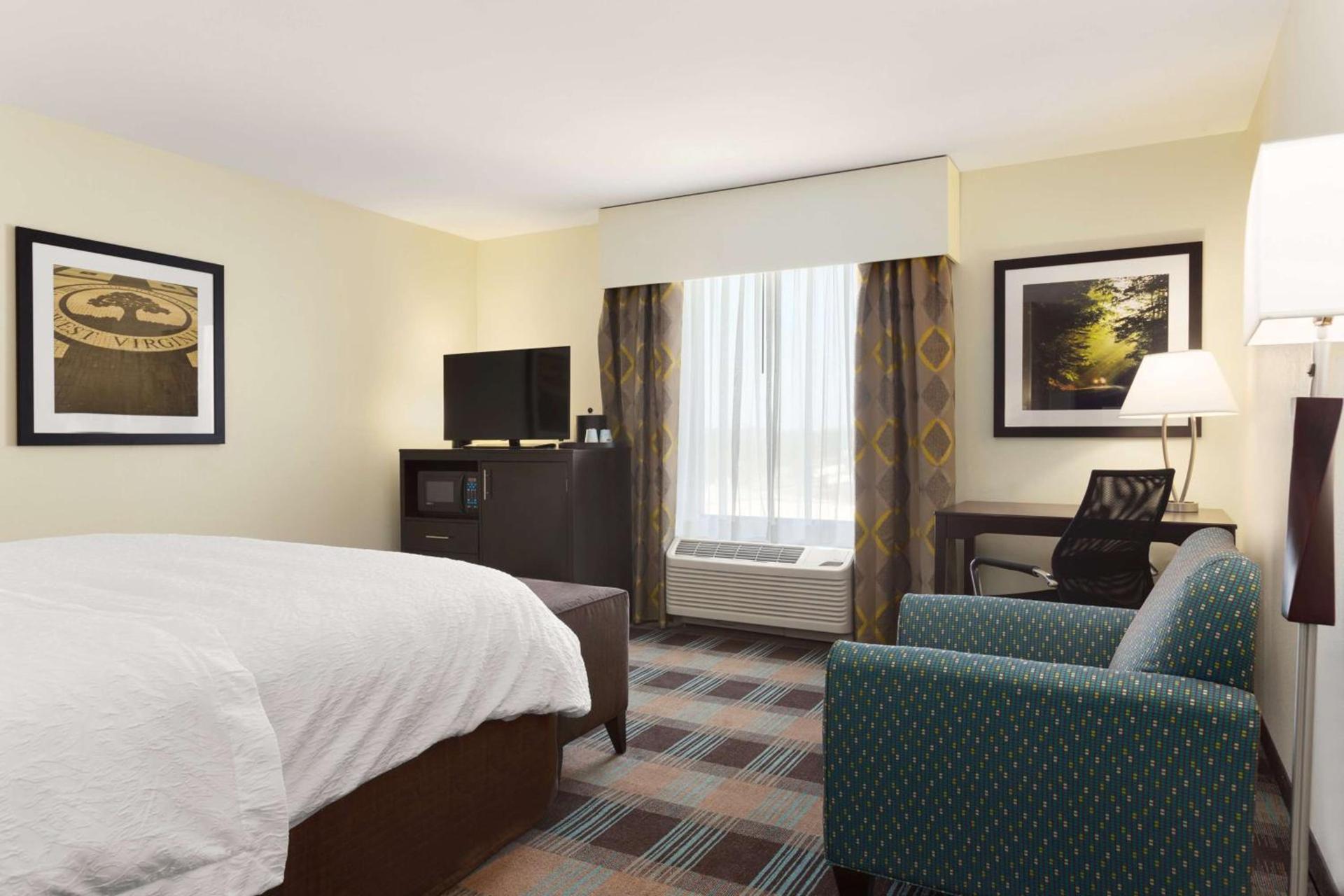 Hampton Inn Fairmont photo 20