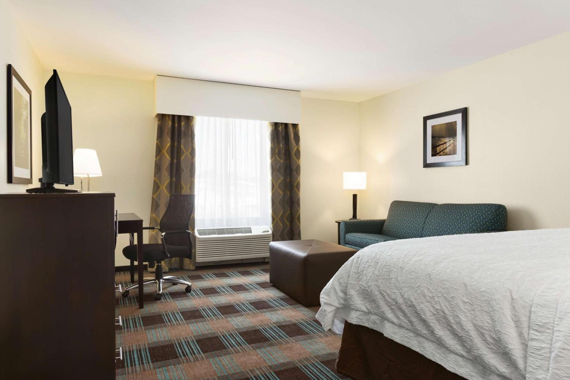 Hampton Inn Fairmont photo 21