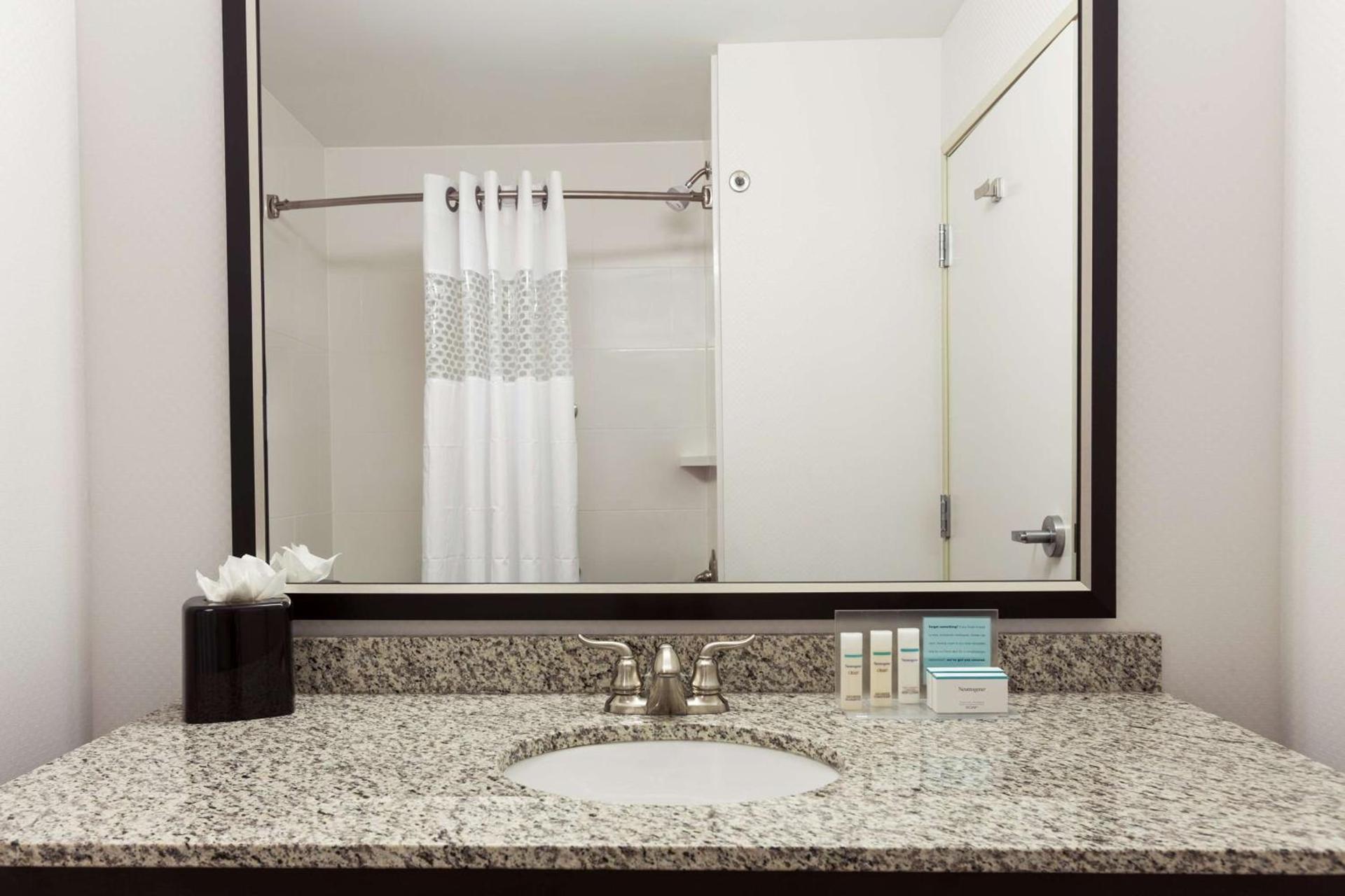 Hampton Inn Fairmont photo 22