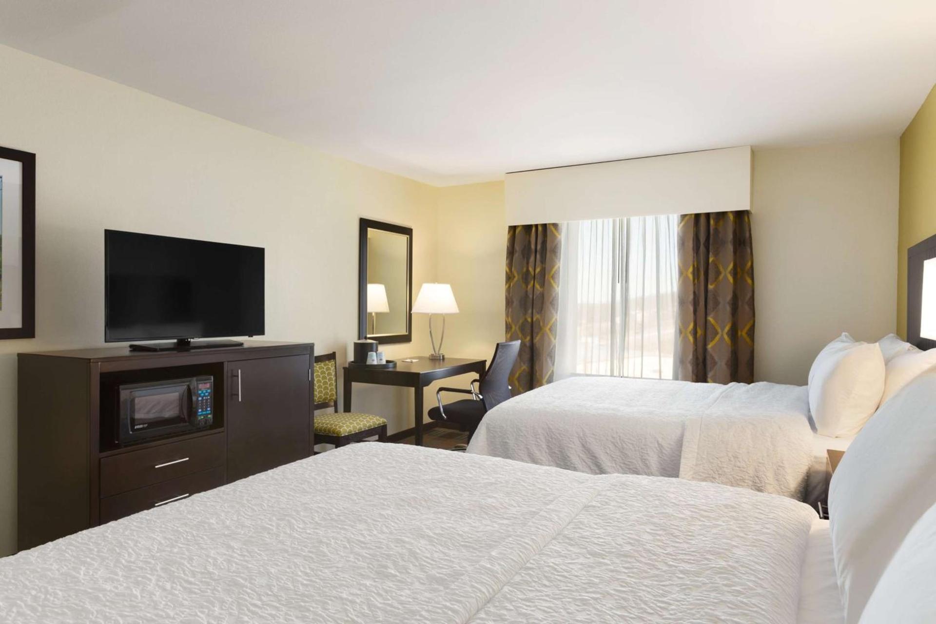 Hampton Inn Fairmont photo 25