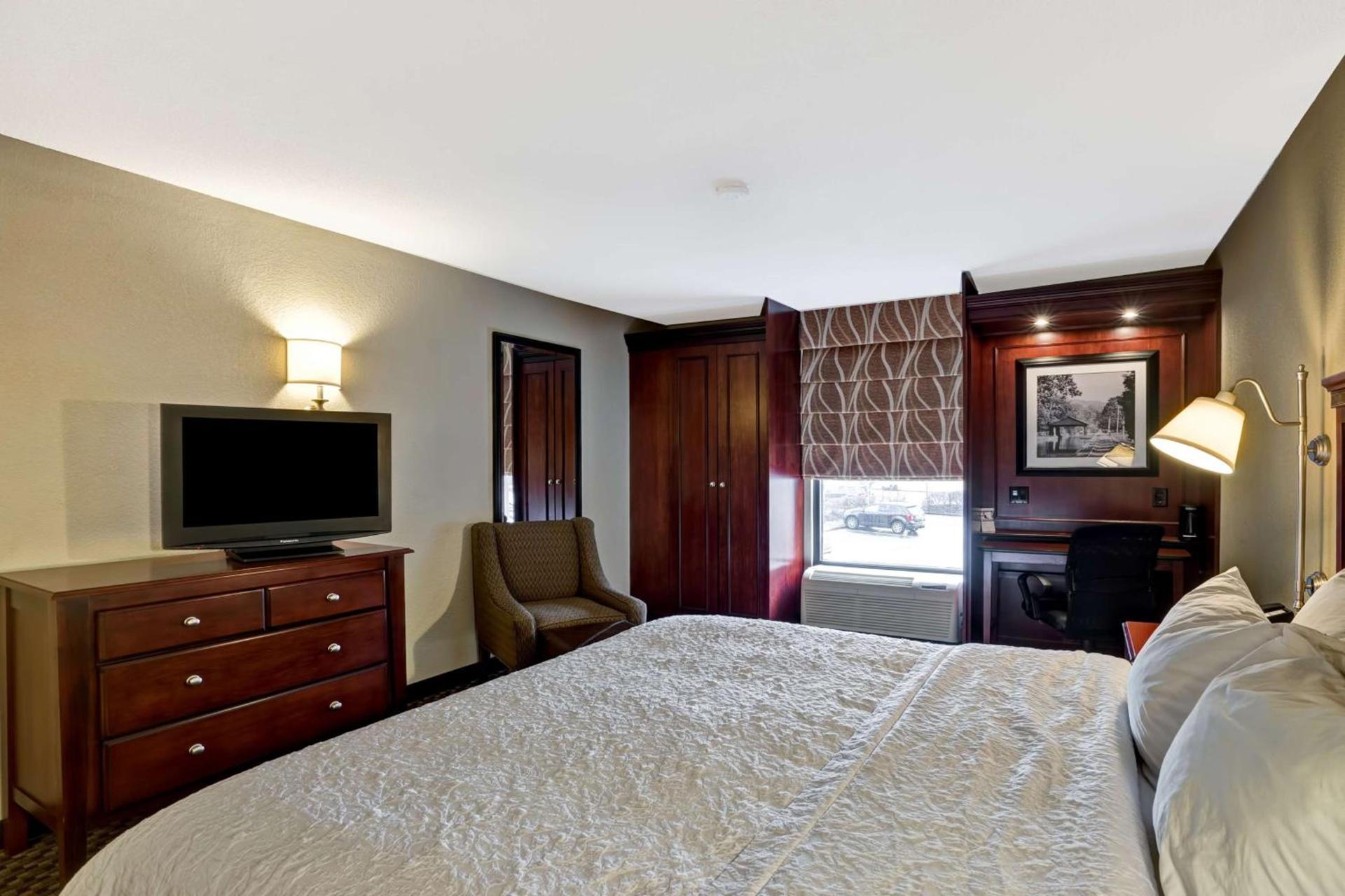 Hampton Inn Fairmont photo 24