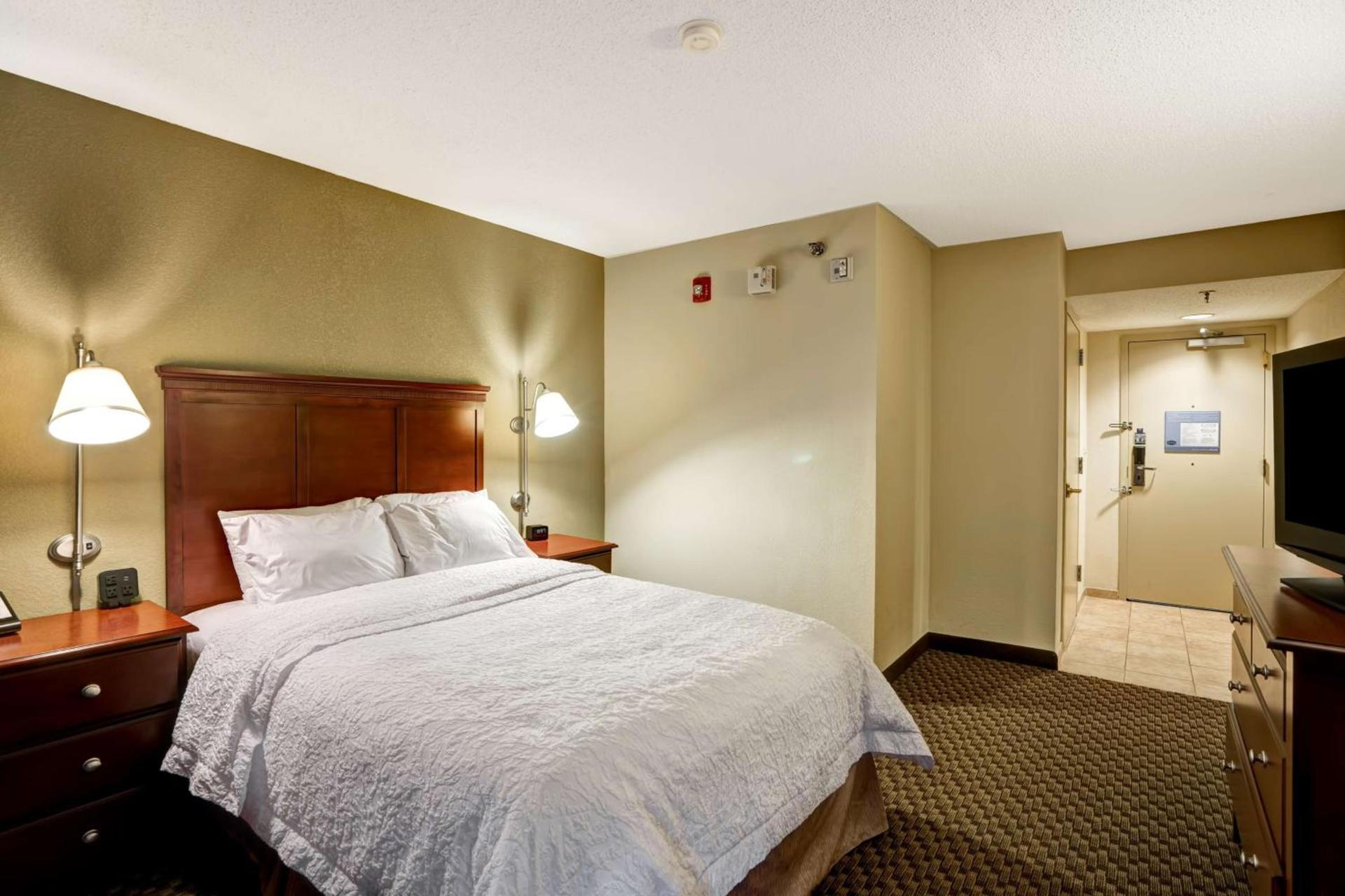 Hampton Inn Fairmont photo 27