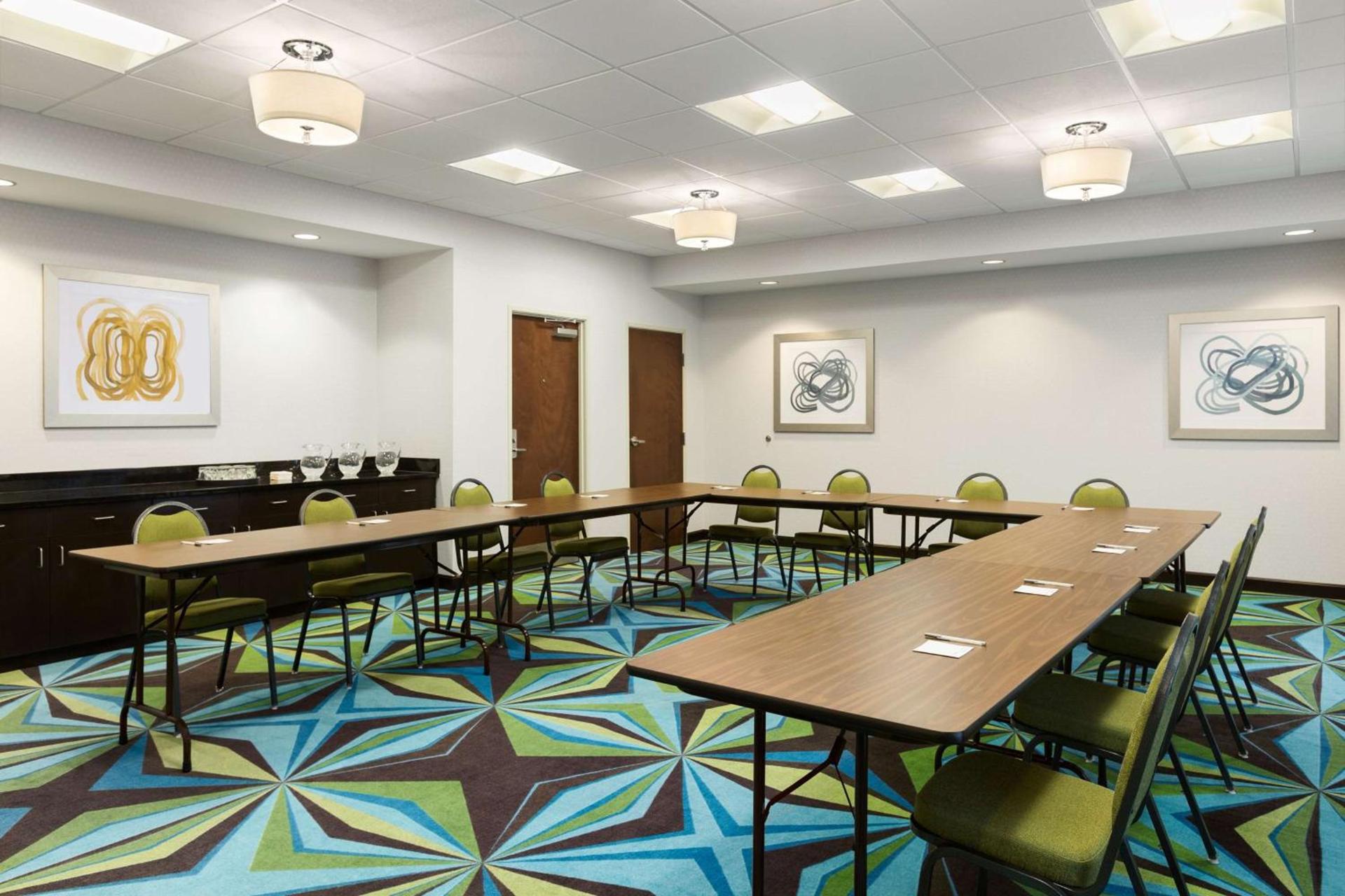 Hampton Inn Fairmont photo 26