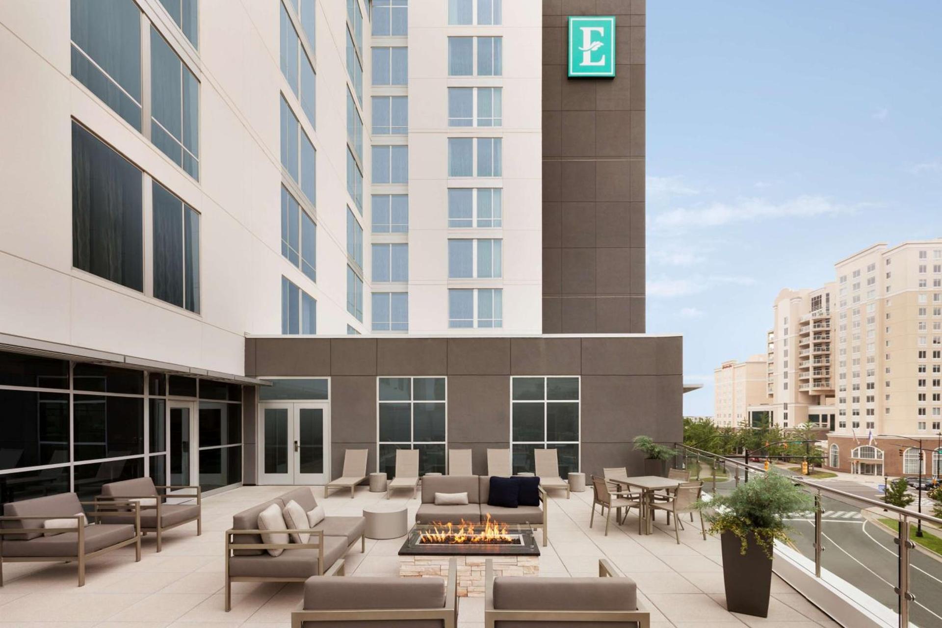 Embassy Suites by Hilton Charlotte Uptown photo 2