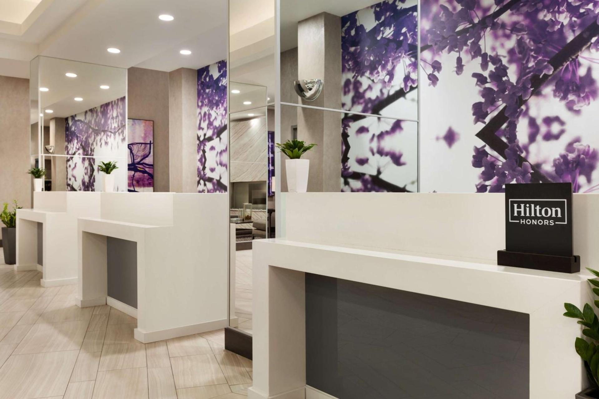 Embassy Suites by Hilton Charlotte Uptown photo 8