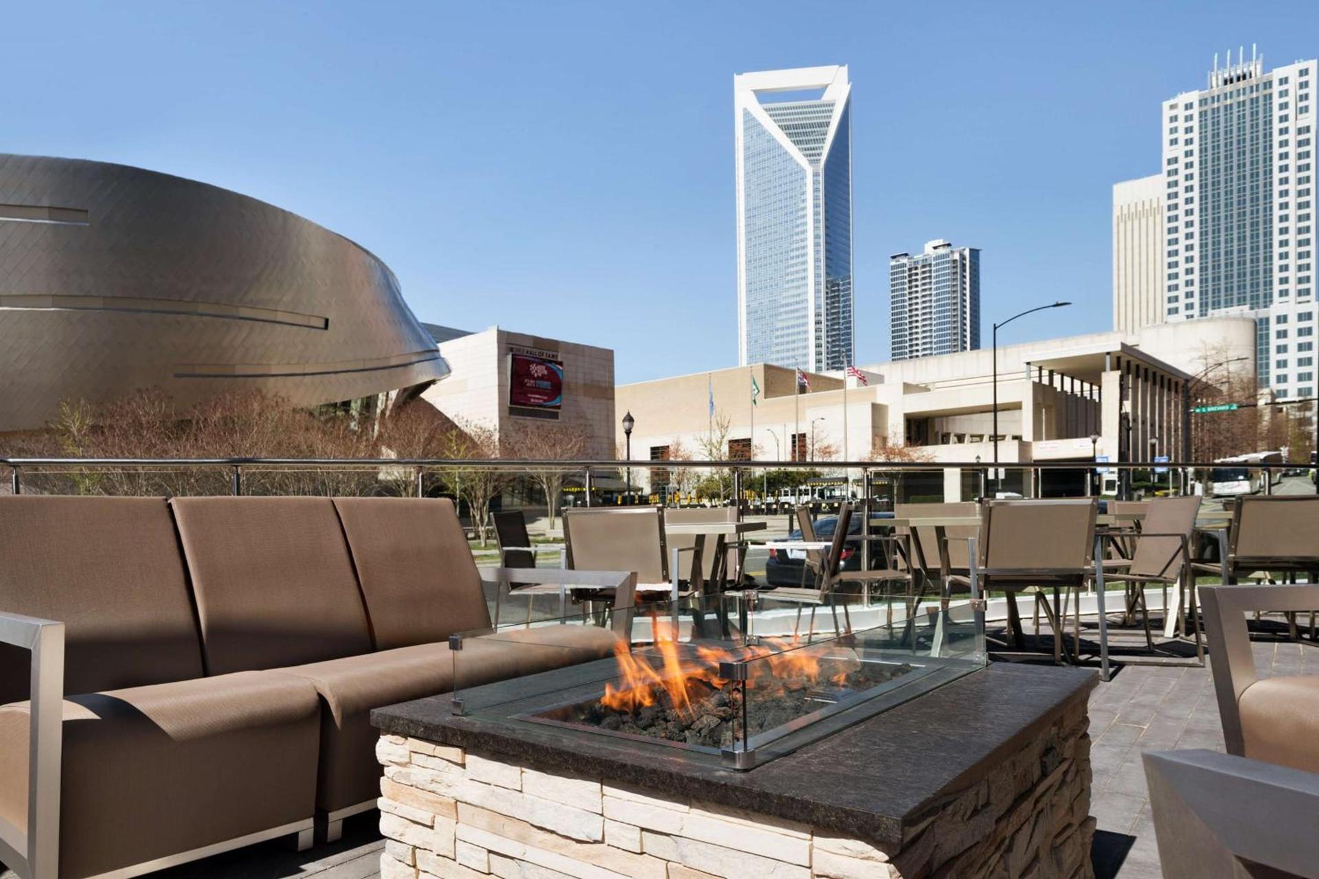 Embassy Suites by Hilton Charlotte Uptown photo 7