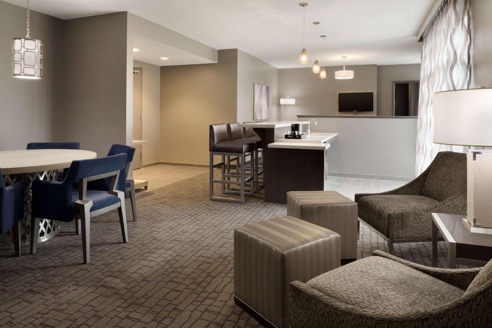 Embassy Suites by Hilton Charlotte Uptown photo 32