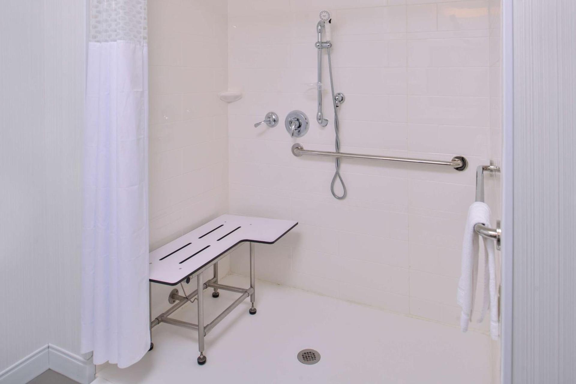 Hampton Inn and Suites Altoona-Des Moines by Hilton photo 38