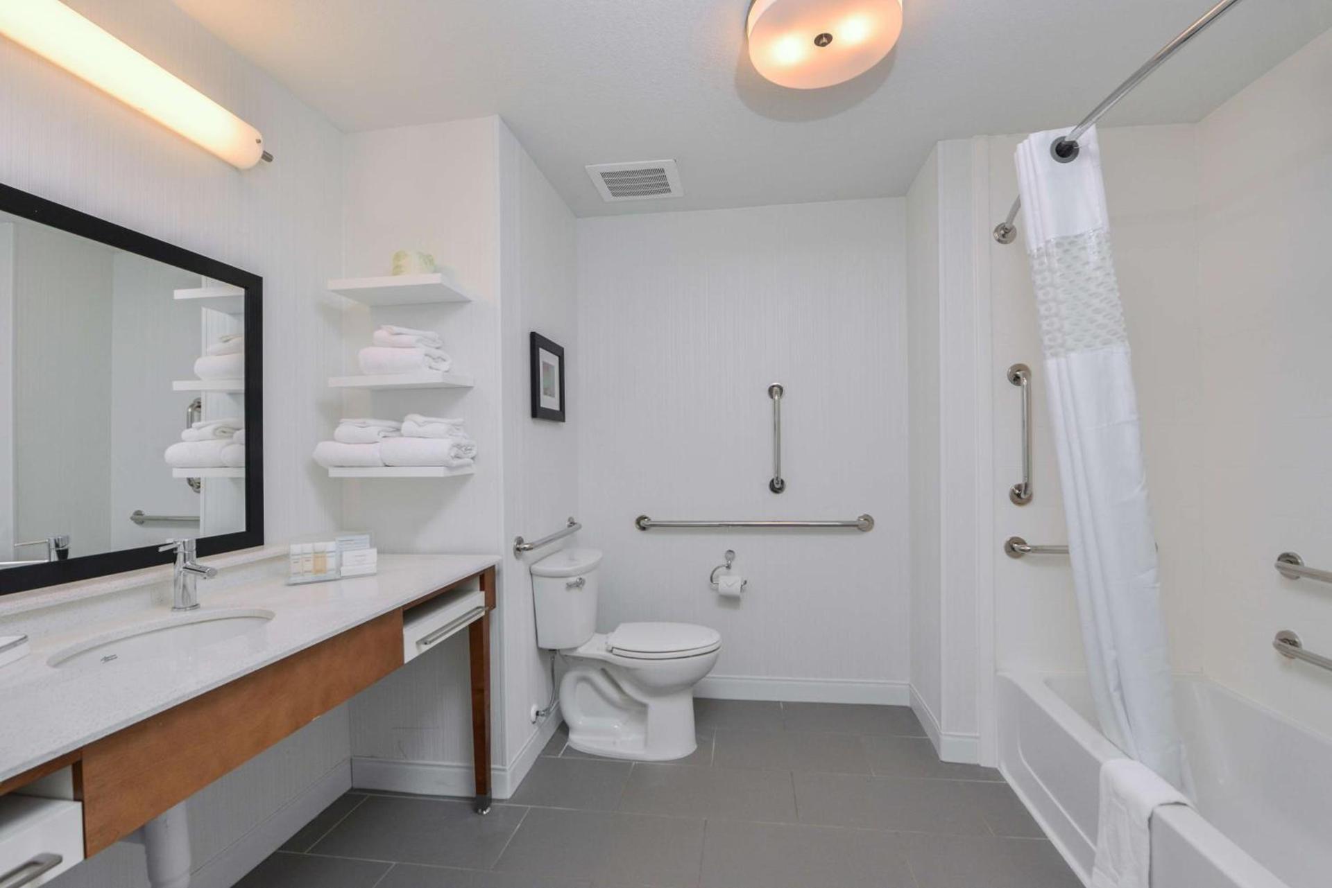 Hampton Inn and Suites Altoona-Des Moines by Hilton photo 40