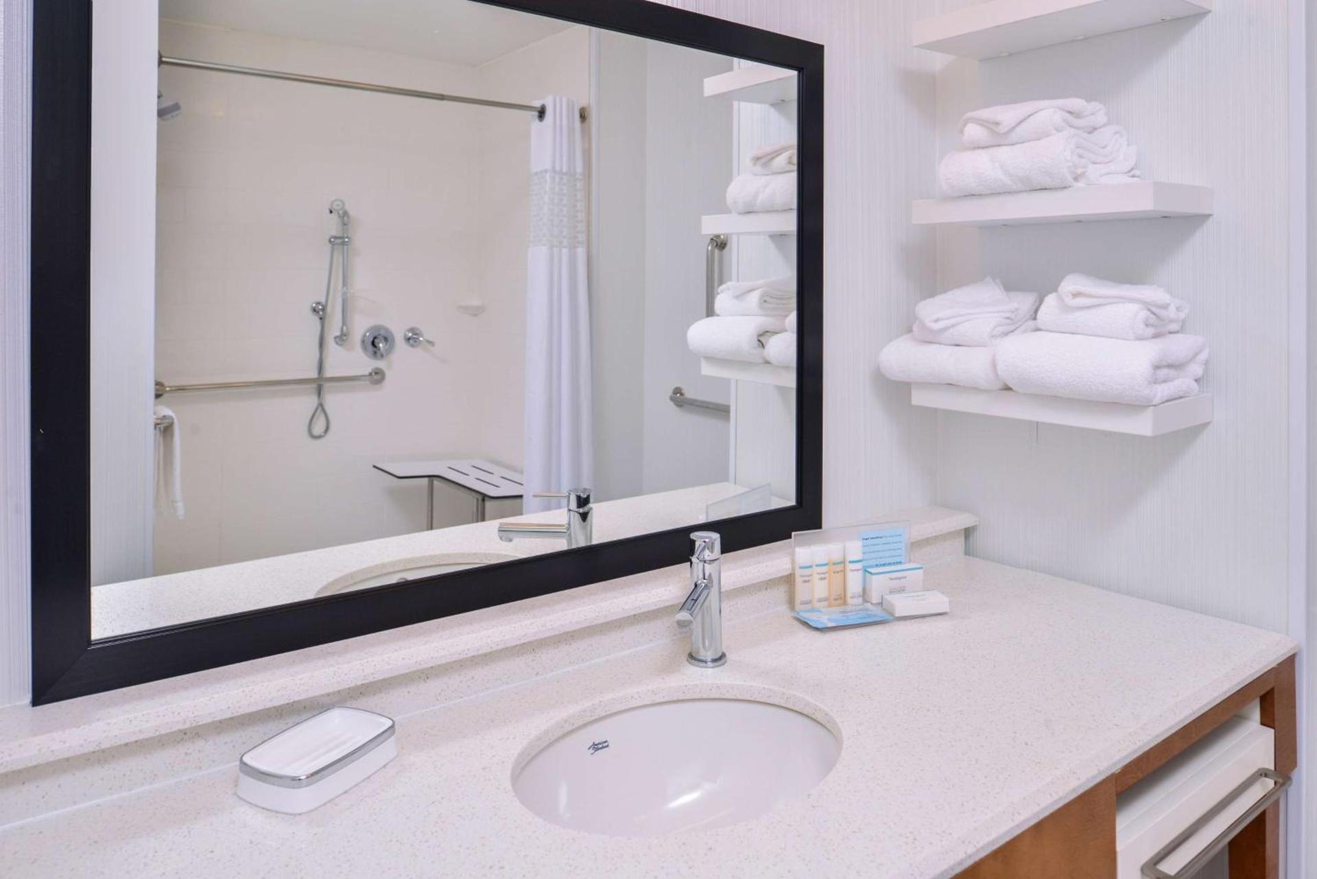 Hampton Inn and Suites Altoona-Des Moines by Hilton photo 47
