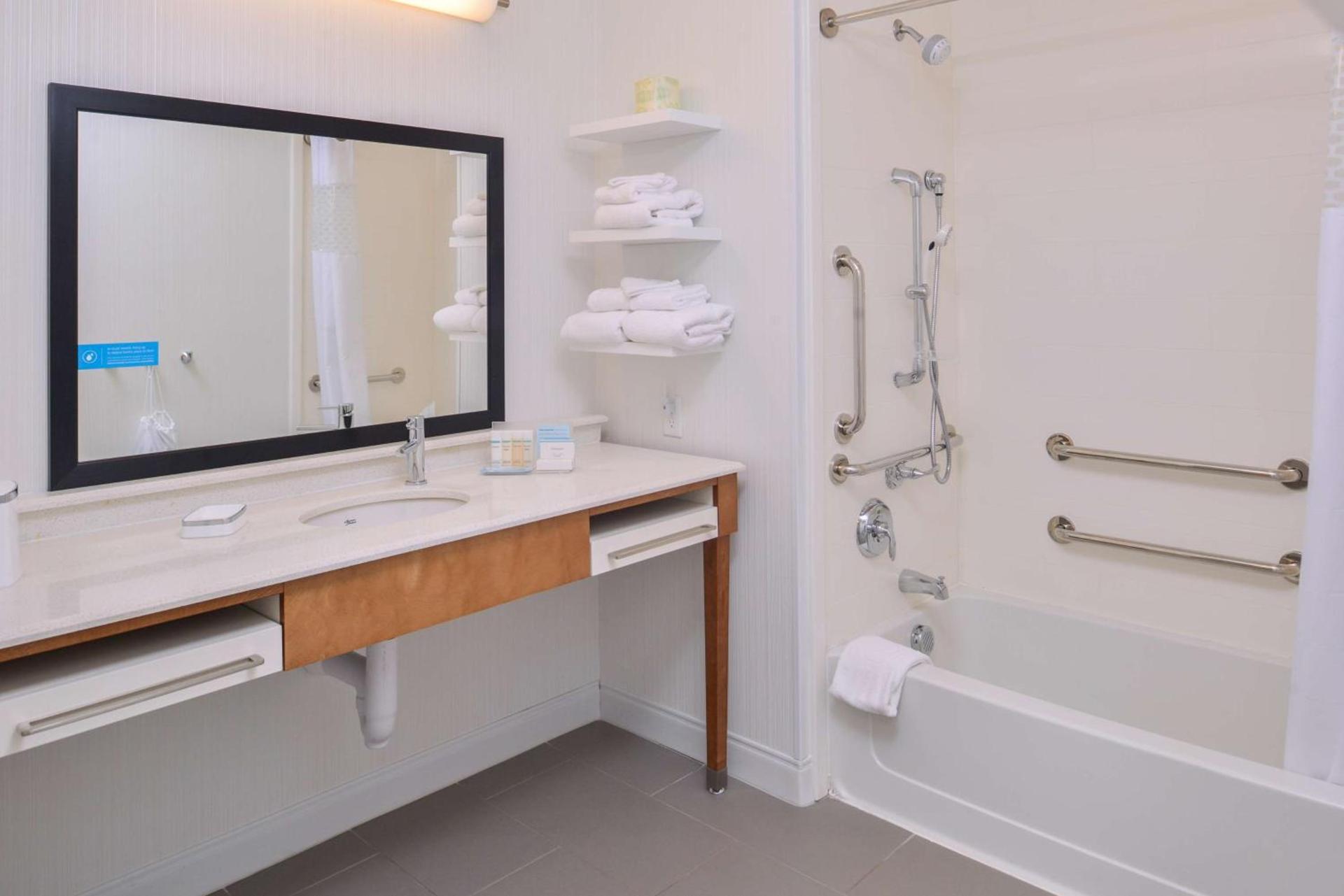 Hampton Inn and Suites Altoona-Des Moines by Hilton photo 62