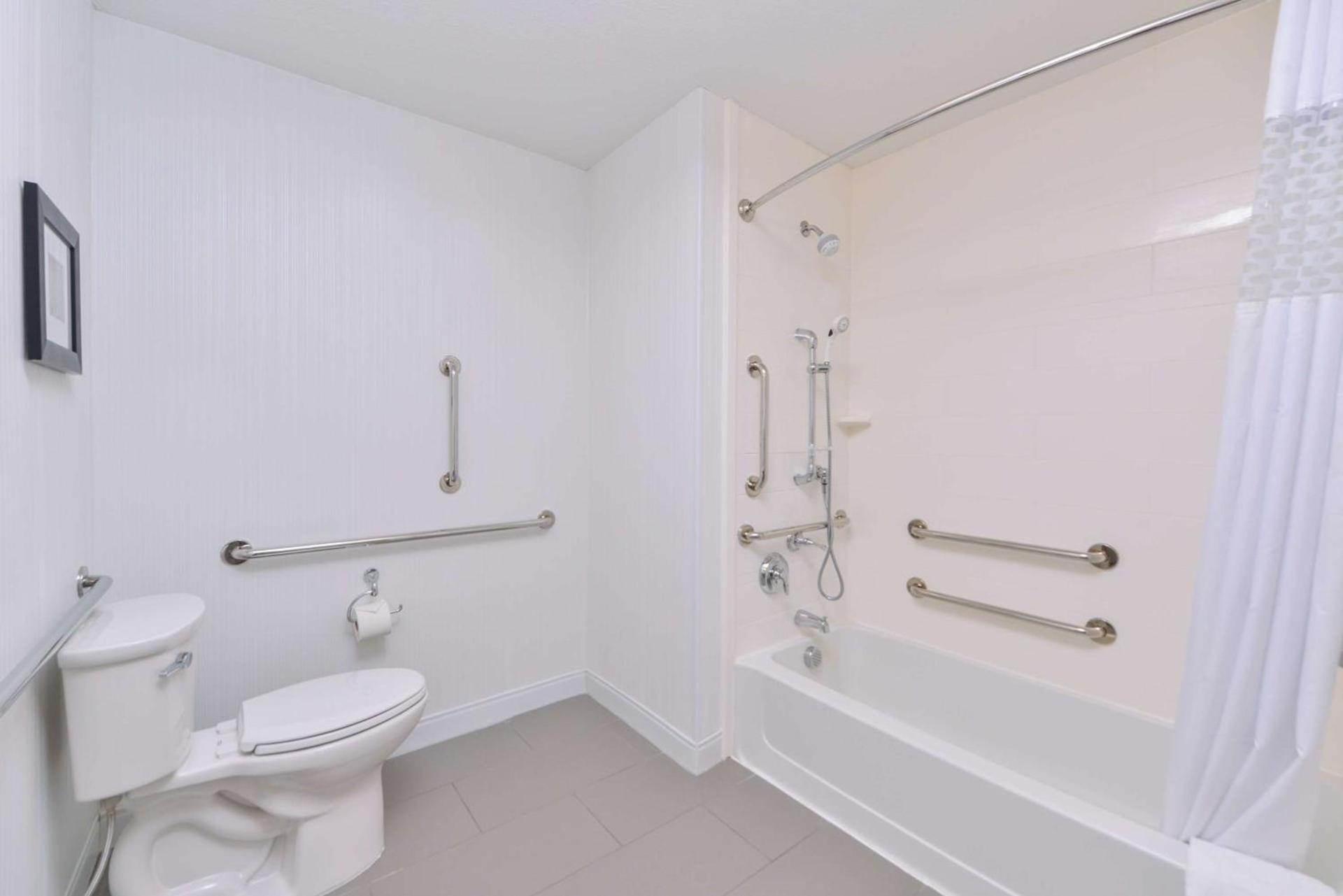 Hampton Inn and Suites Altoona-Des Moines by Hilton photo 64