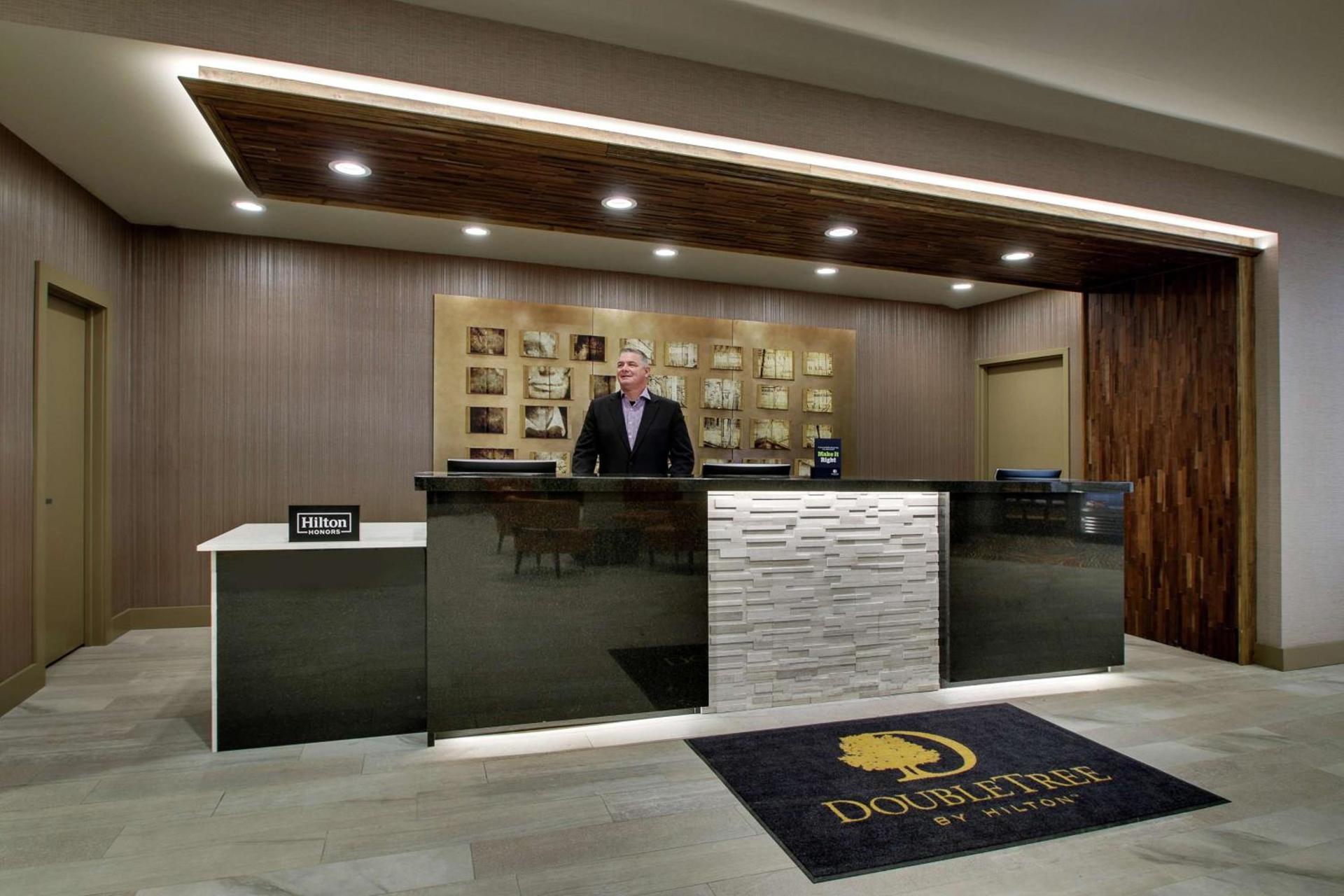 Doubletree By Hilton Mt. Vernon photo 8