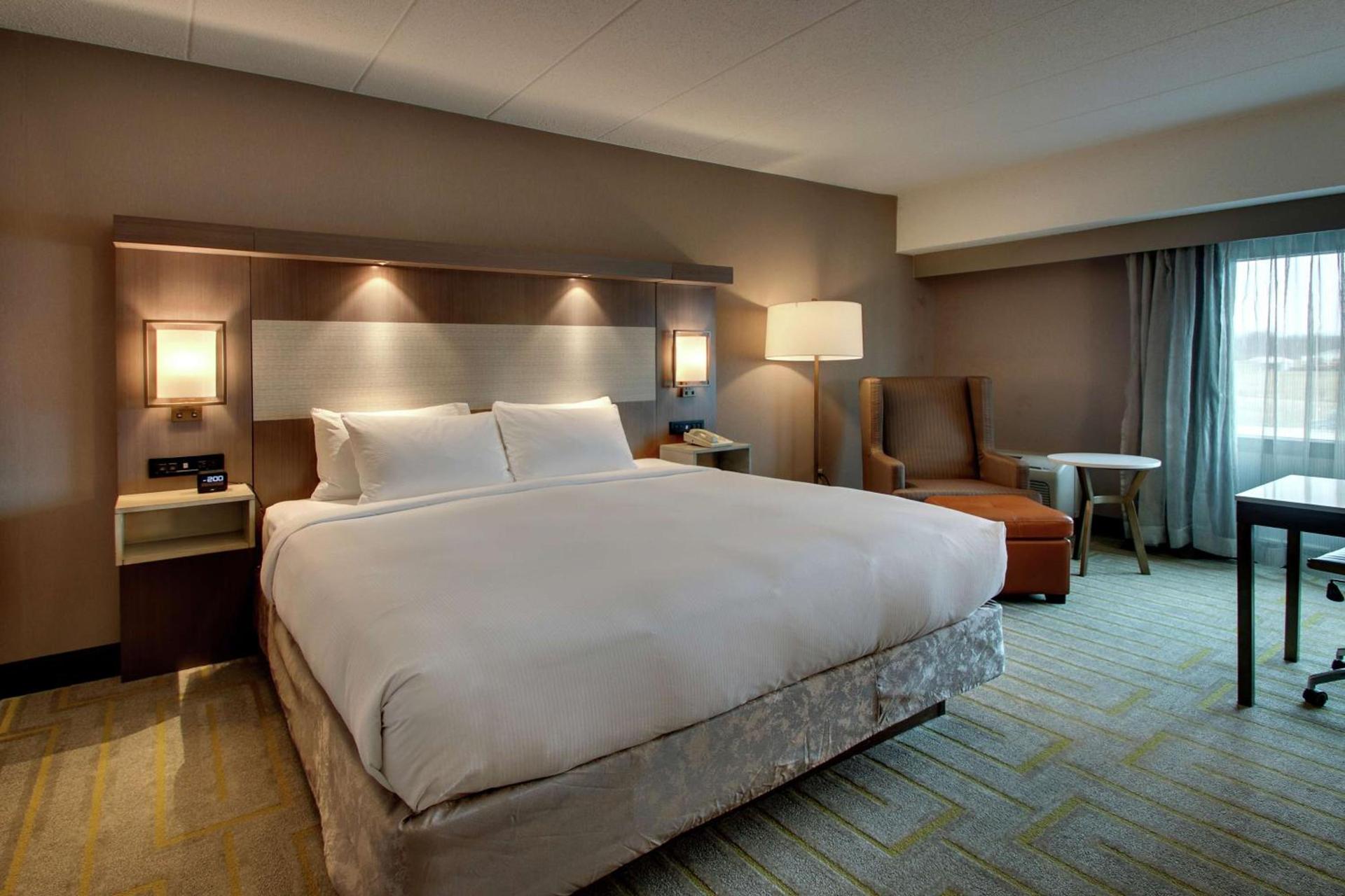 Doubletree By Hilton Mt. Vernon photo 17
