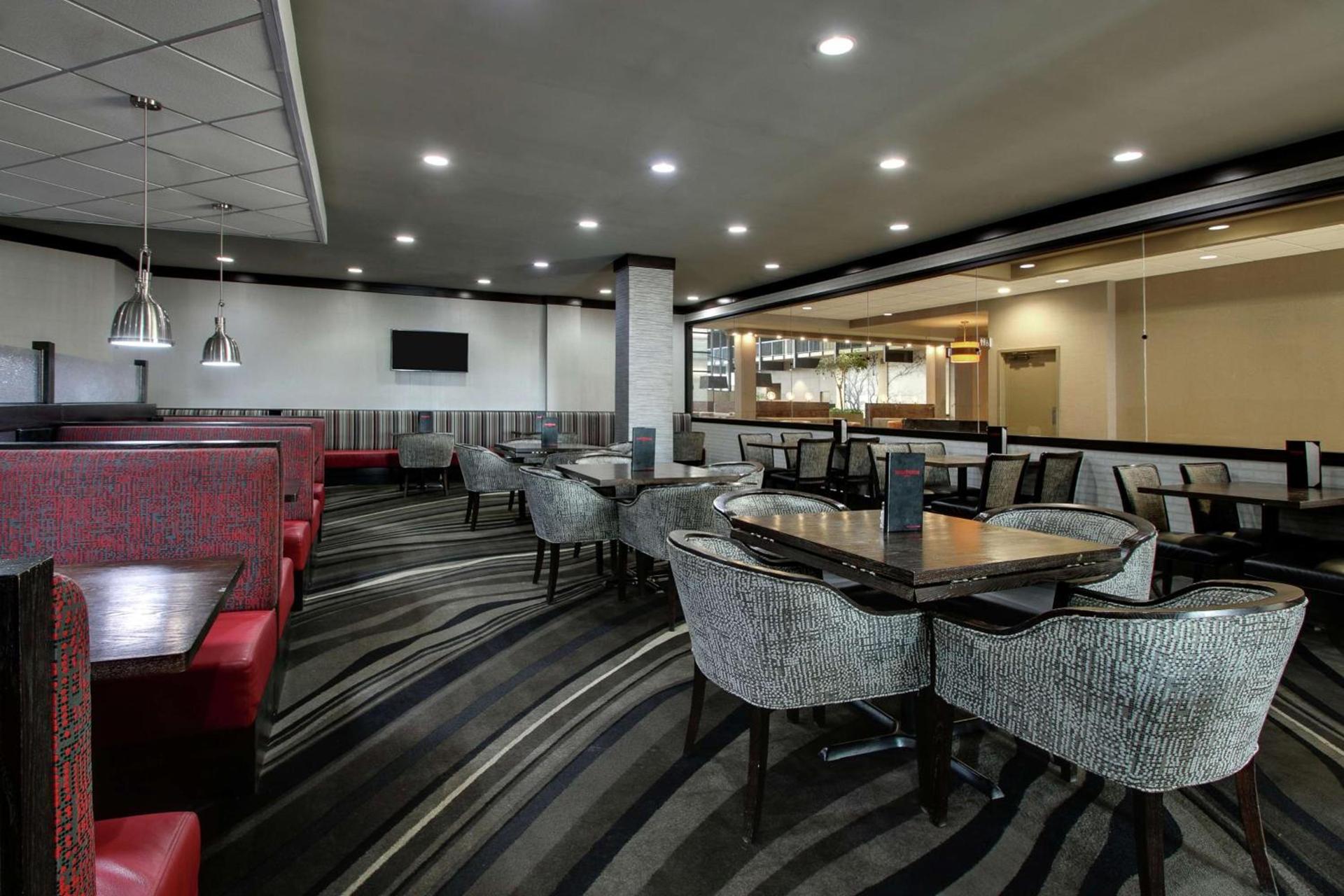 Doubletree By Hilton Mt. Vernon photo 26