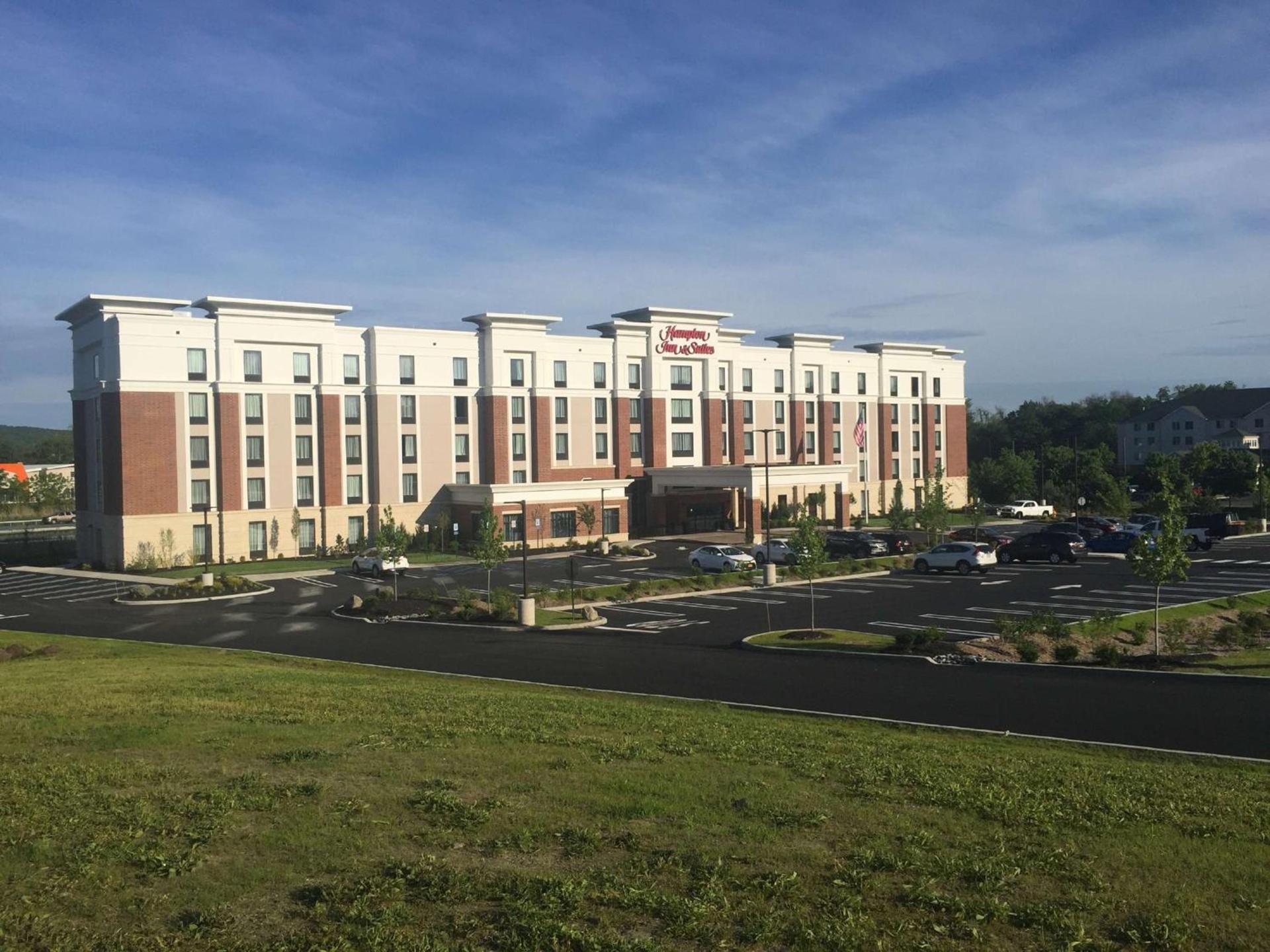 Hampton Inn & Suites Newburgh Stewart Airport, NY — hotel in Newburgh