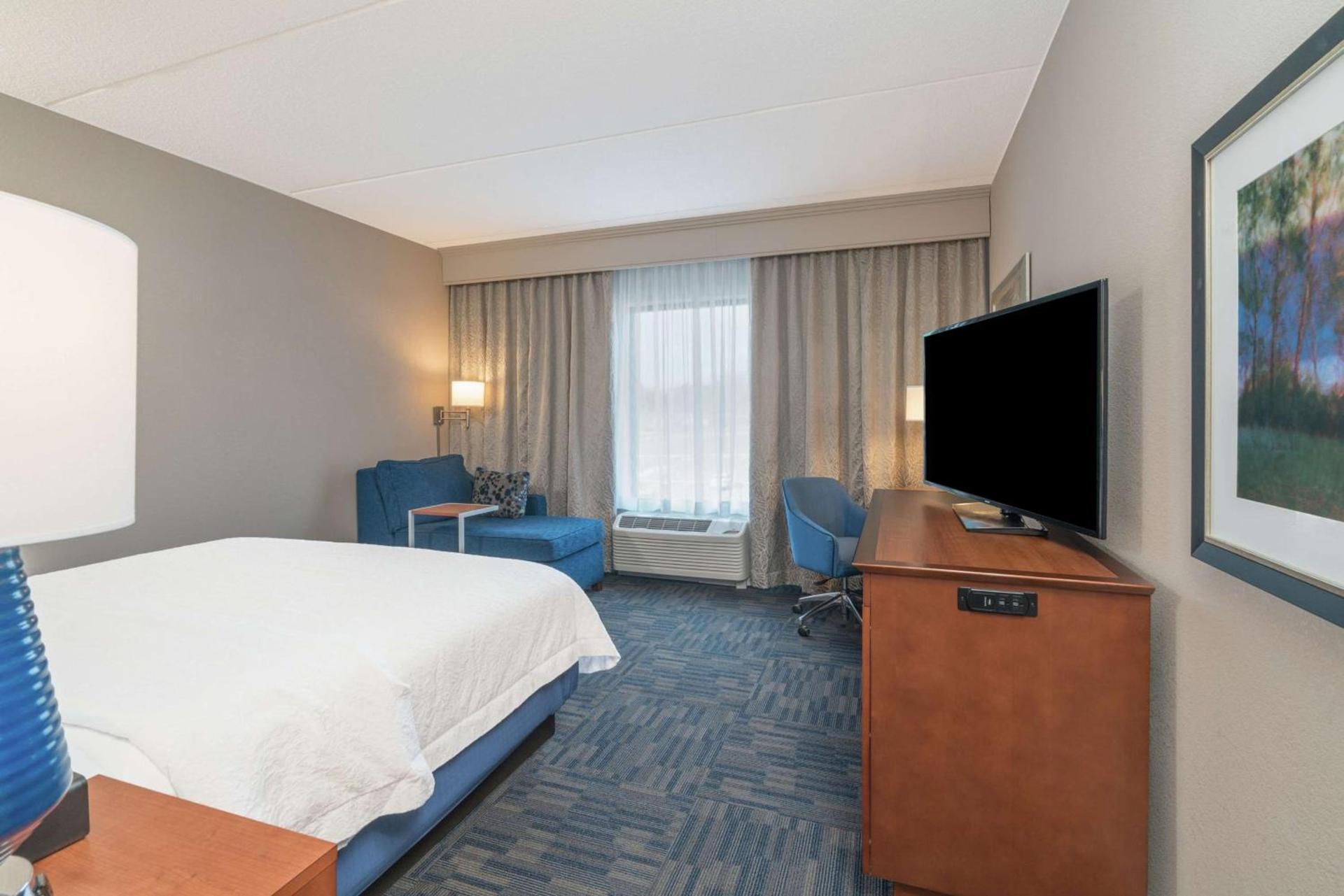 Hampton Inn & Suites Newburgh Stewart Airport, NY photo 14