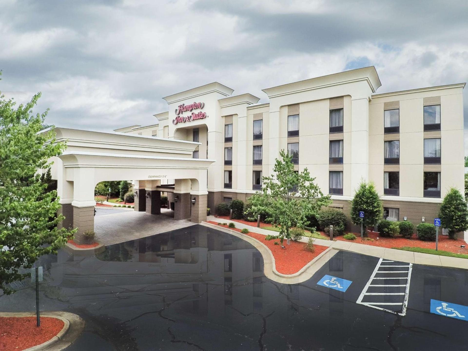 Hampton Inn & Suites Wilson I-95 photo 2