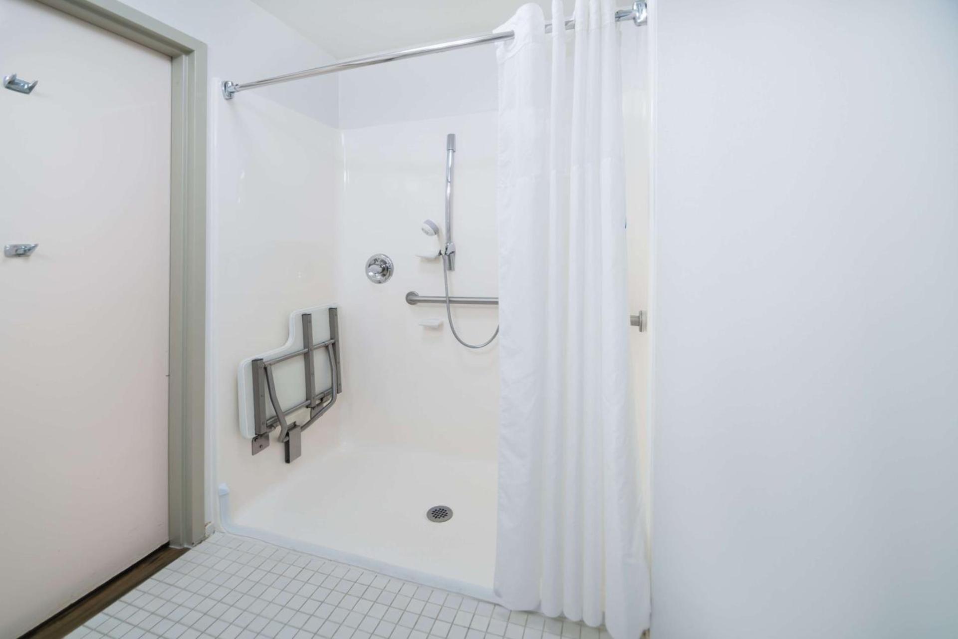 Hampton Inn & Suites Wilson I-95 photo 18