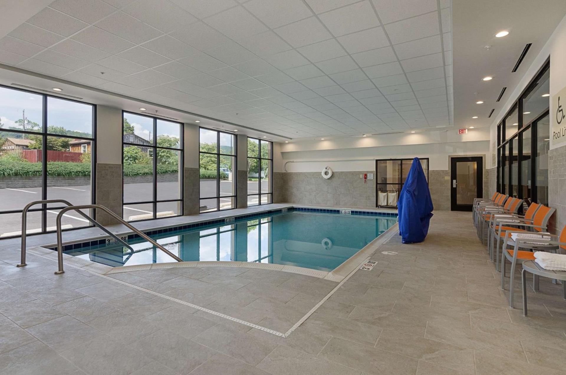 Hampton Inn Covington VA photo 13