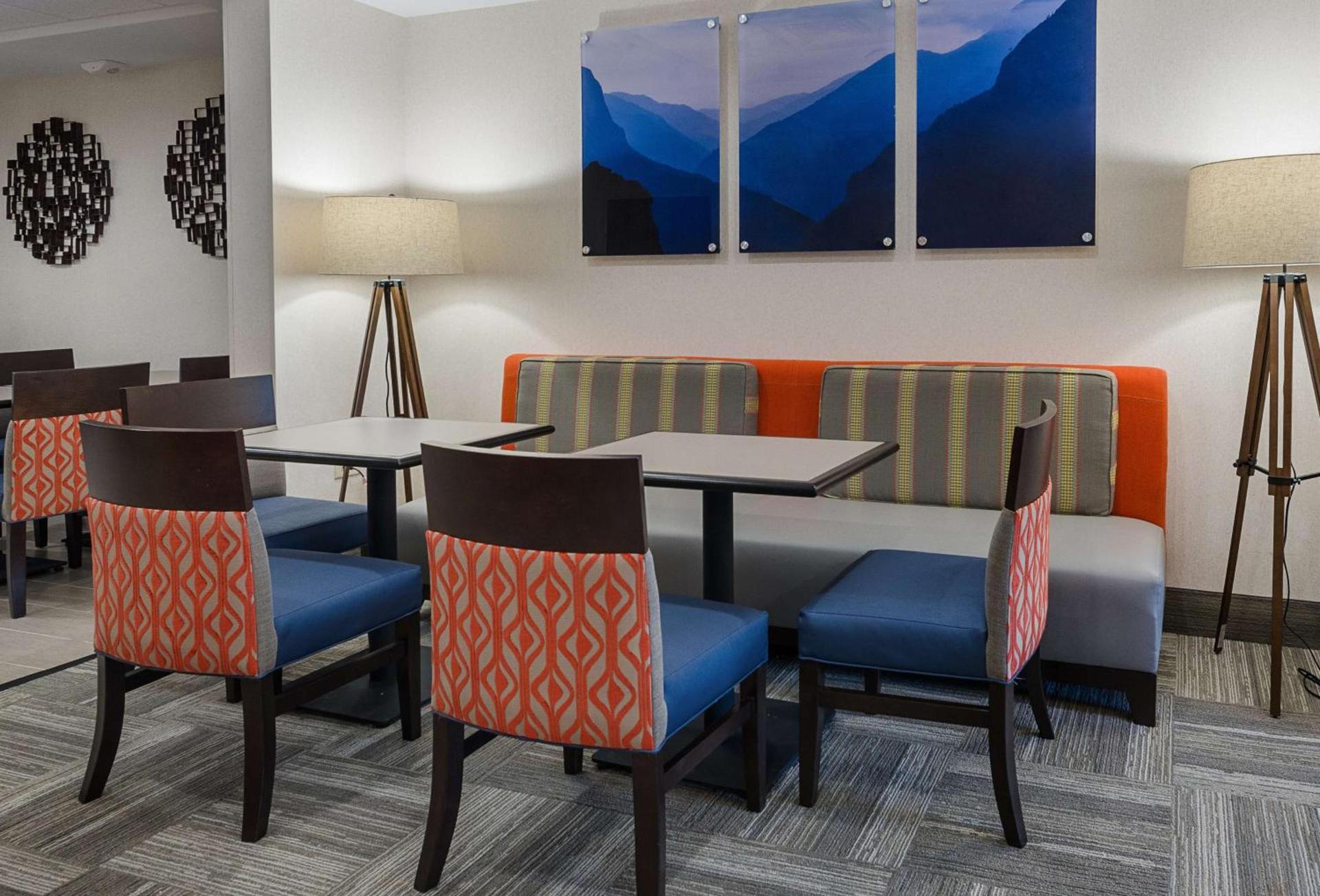 Hampton Inn Covington VA photo 15