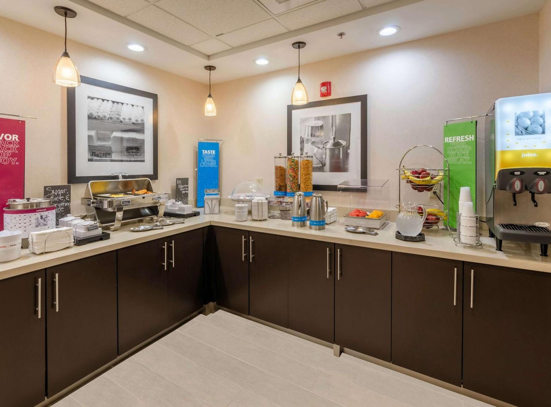 Hampton Inn Covington VA photo 16