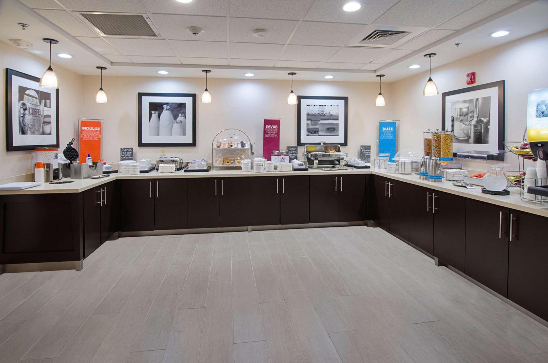 Hampton Inn Covington VA photo 17