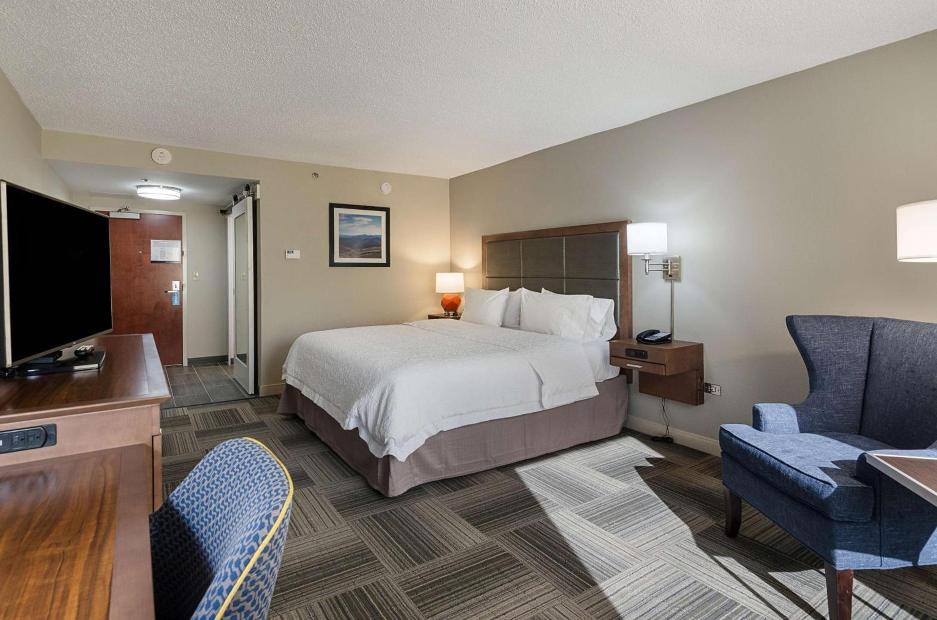 Hampton Inn Covington VA photo 21