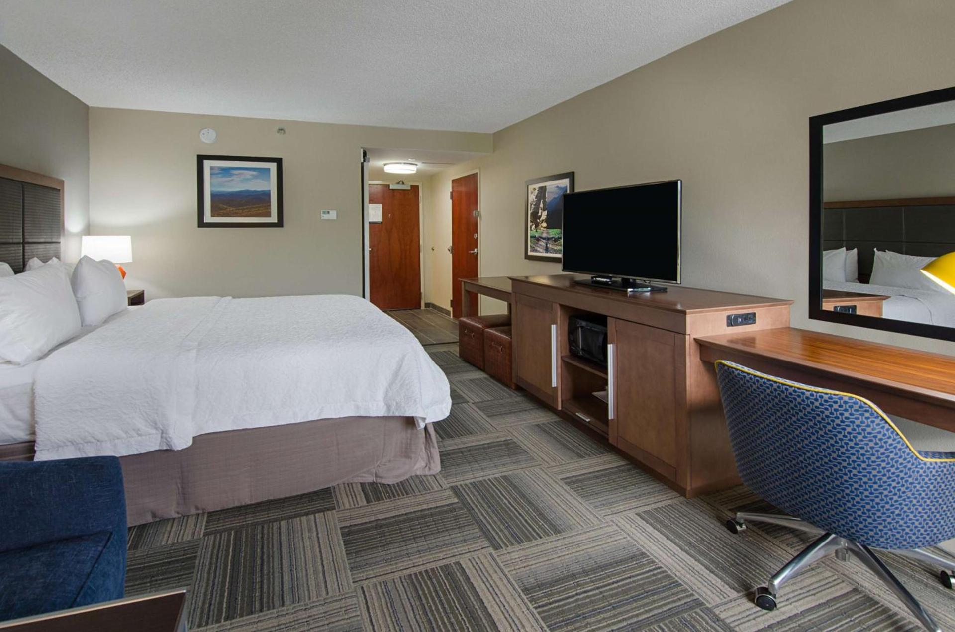 Hampton Inn Covington VA photo 23