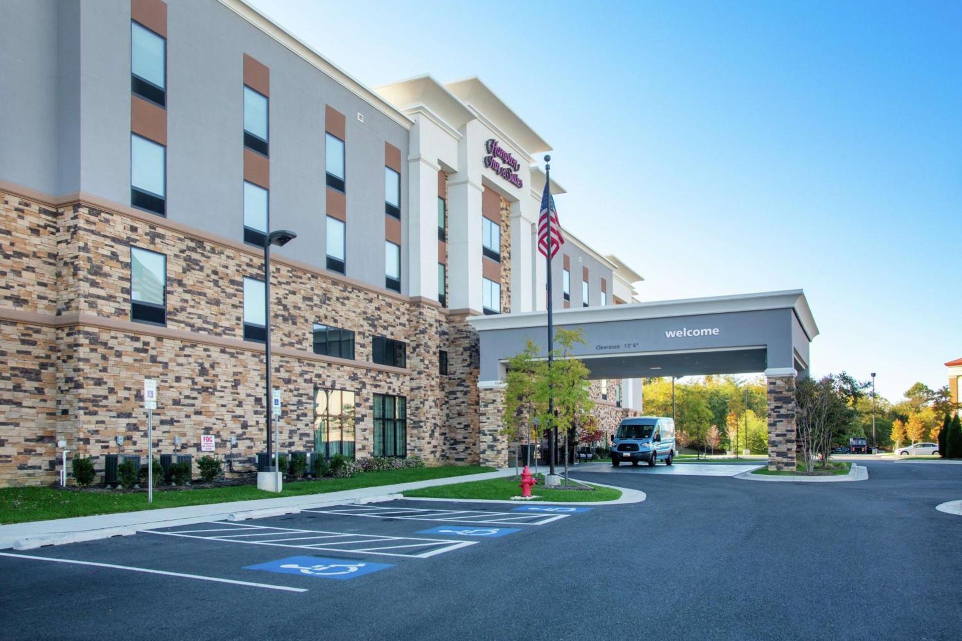 Hampton Inn & Suites Glenarden/Washington DC photo 2