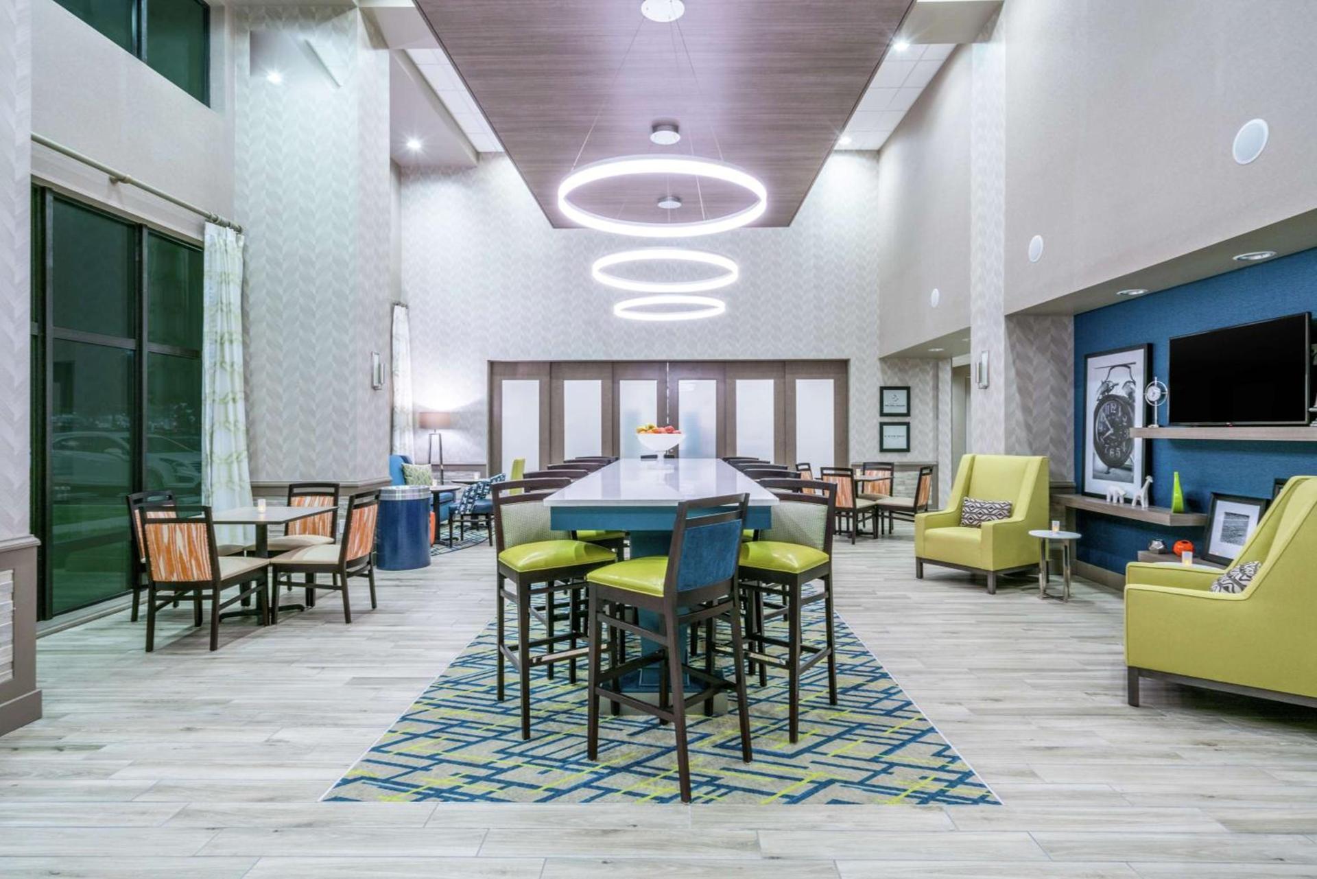 Hampton Inn & Suites Glenarden/Washington DC photo 3