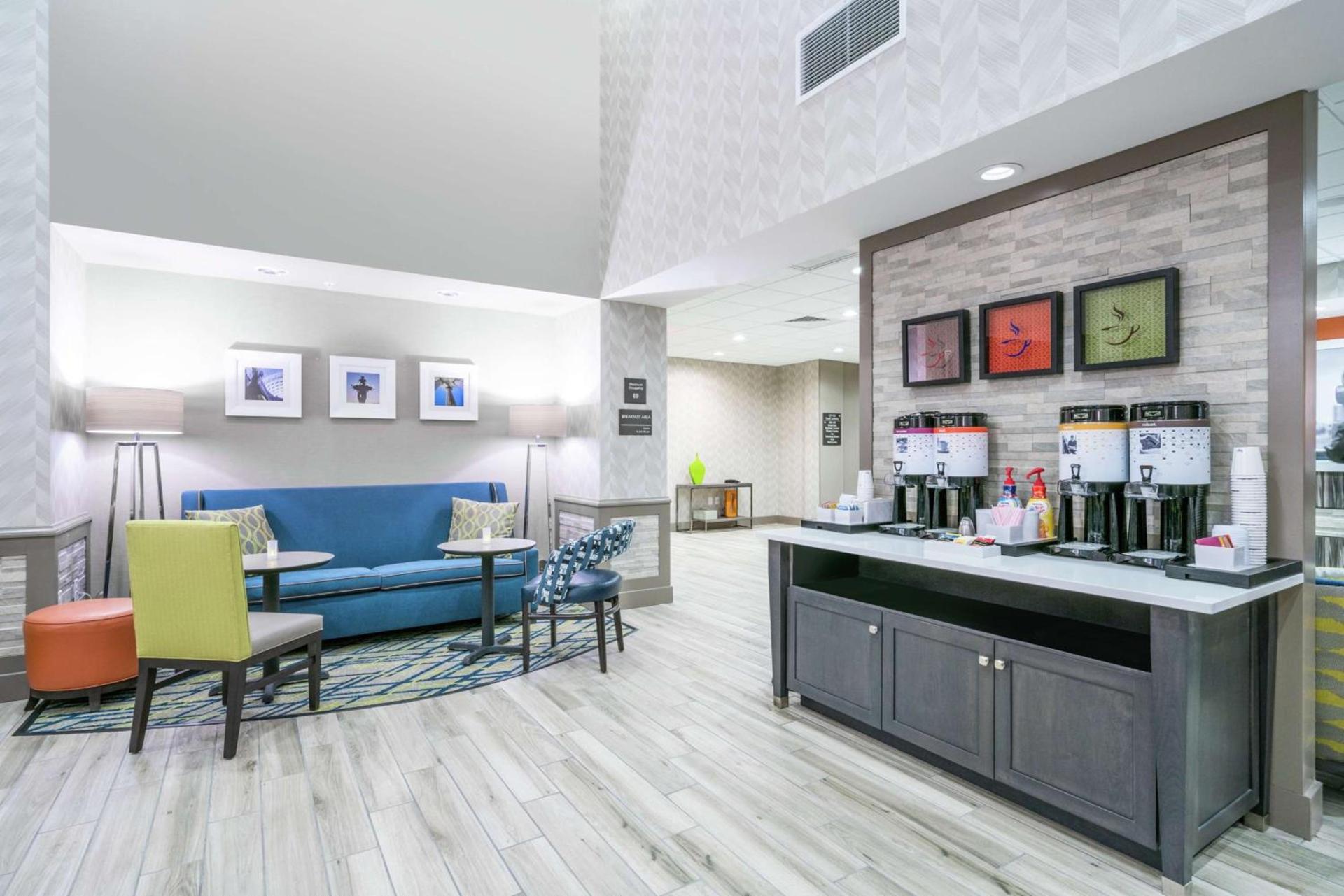 Hampton Inn & Suites Glenarden/Washington DC photo 4