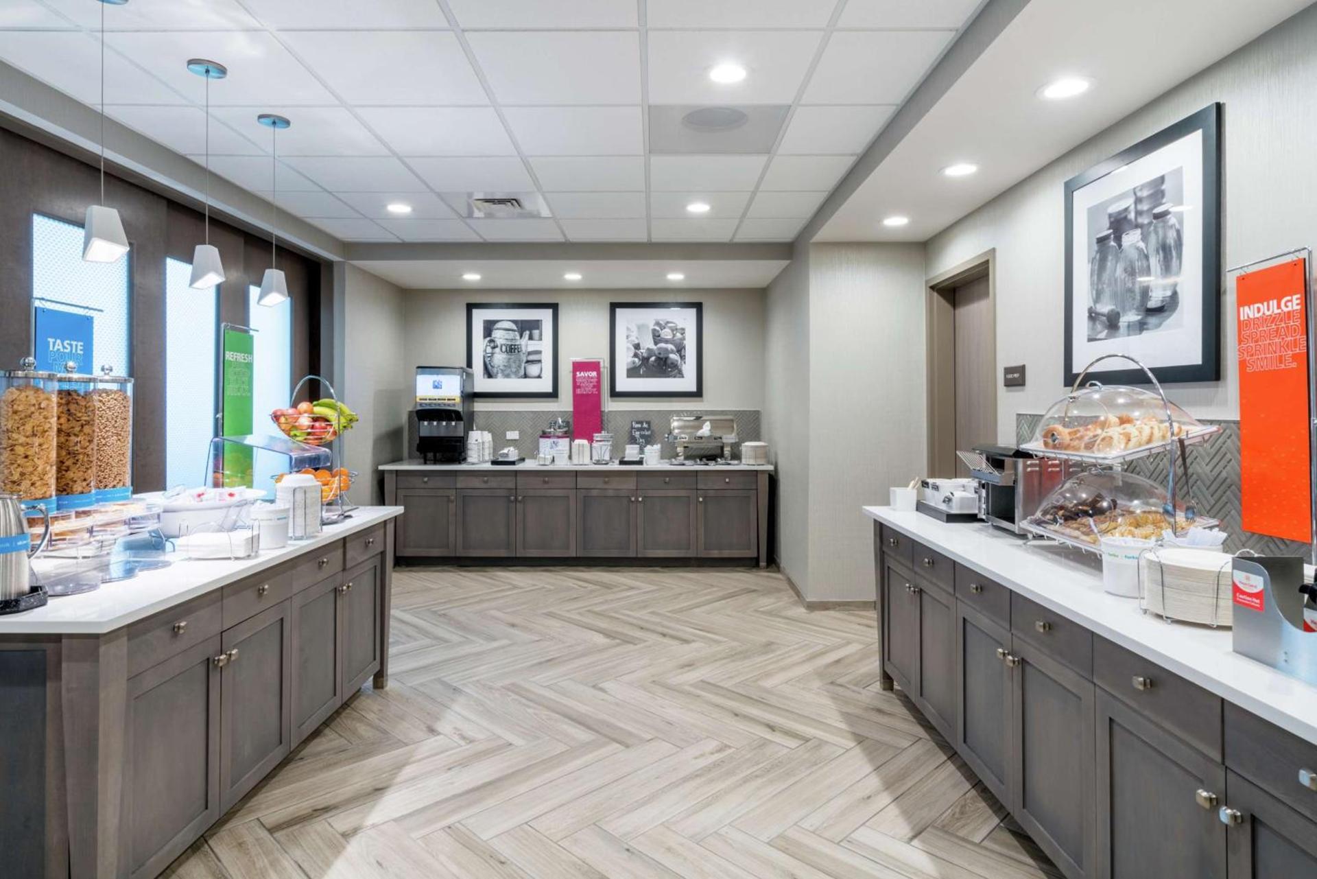 Hampton Inn & Suites Glenarden/Washington DC photo 8