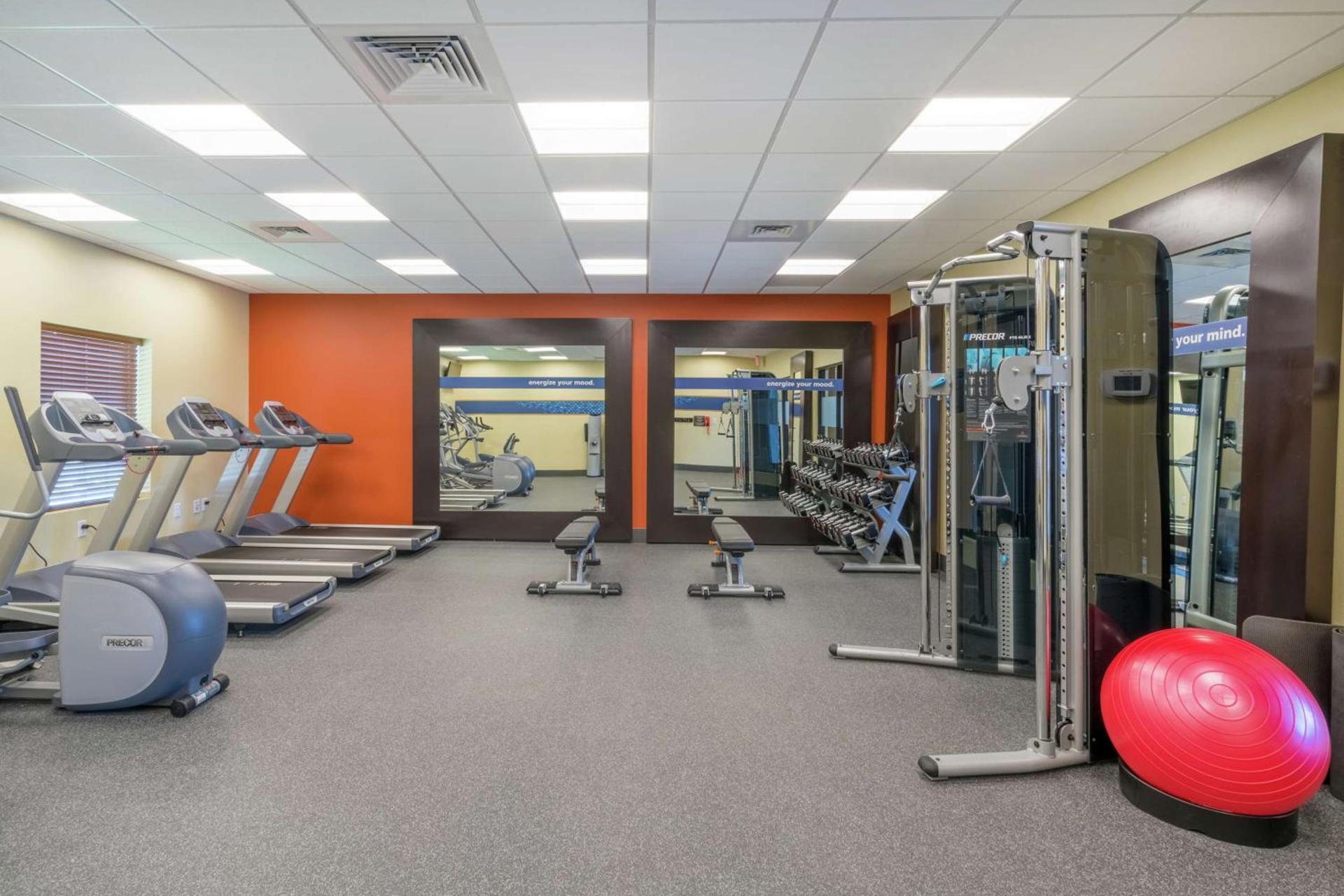 Hampton Inn & Suites Glenarden/Washington DC photo 11