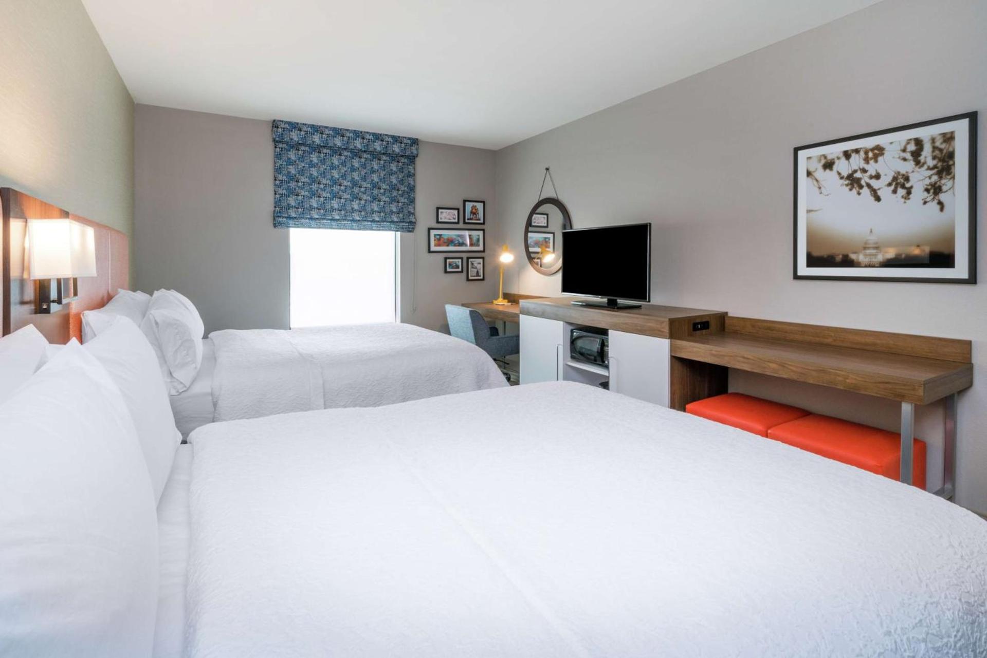 Hampton Inn & Suites Glenarden/Washington DC photo 14