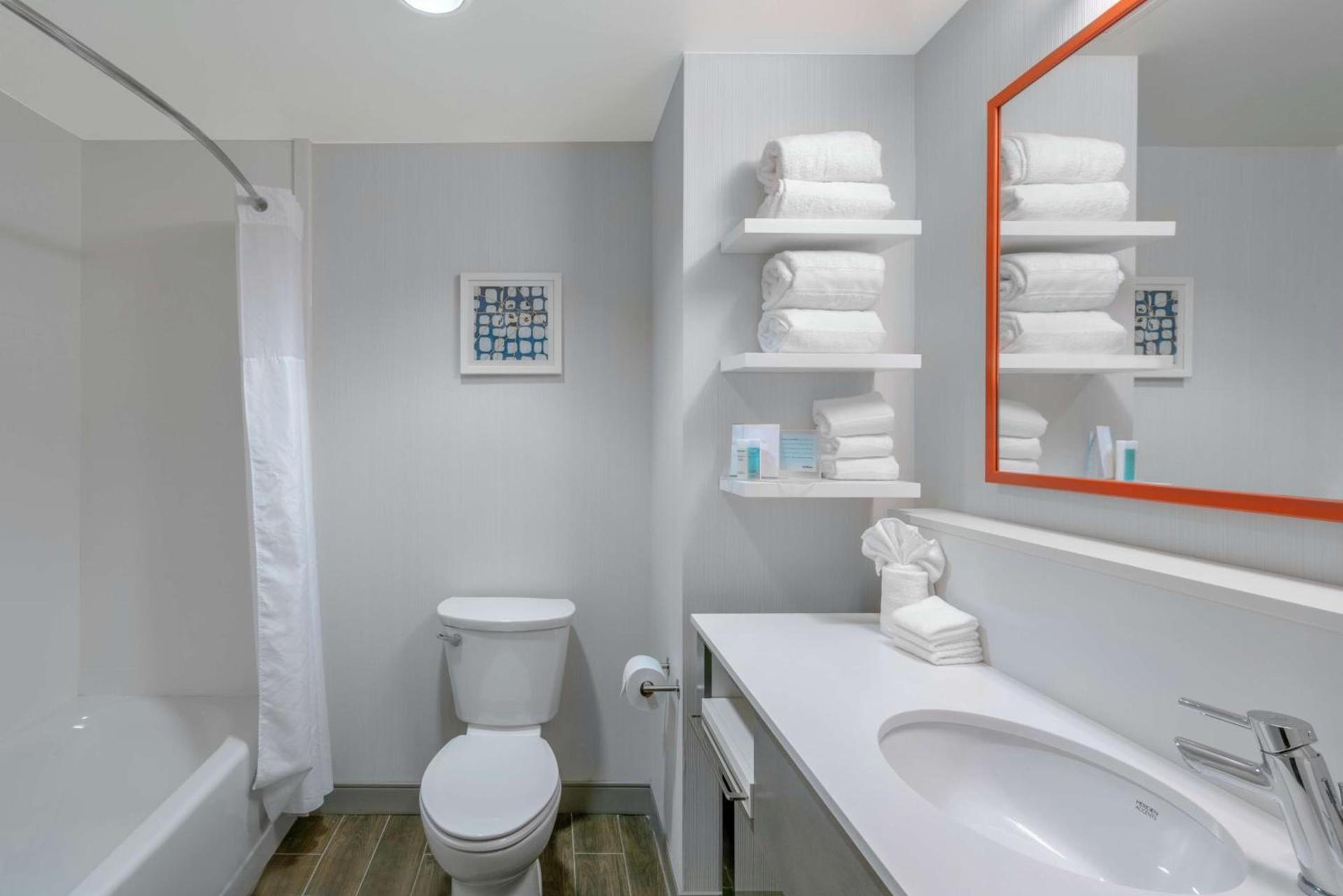 Hampton Inn & Suites Glenarden/Washington DC photo 20