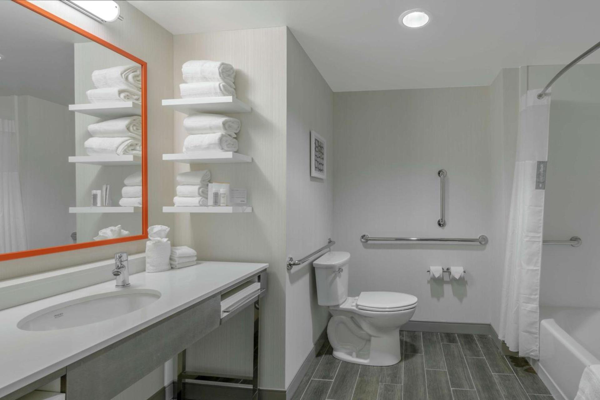Hampton Inn & Suites Glenarden/Washington DC photo 21