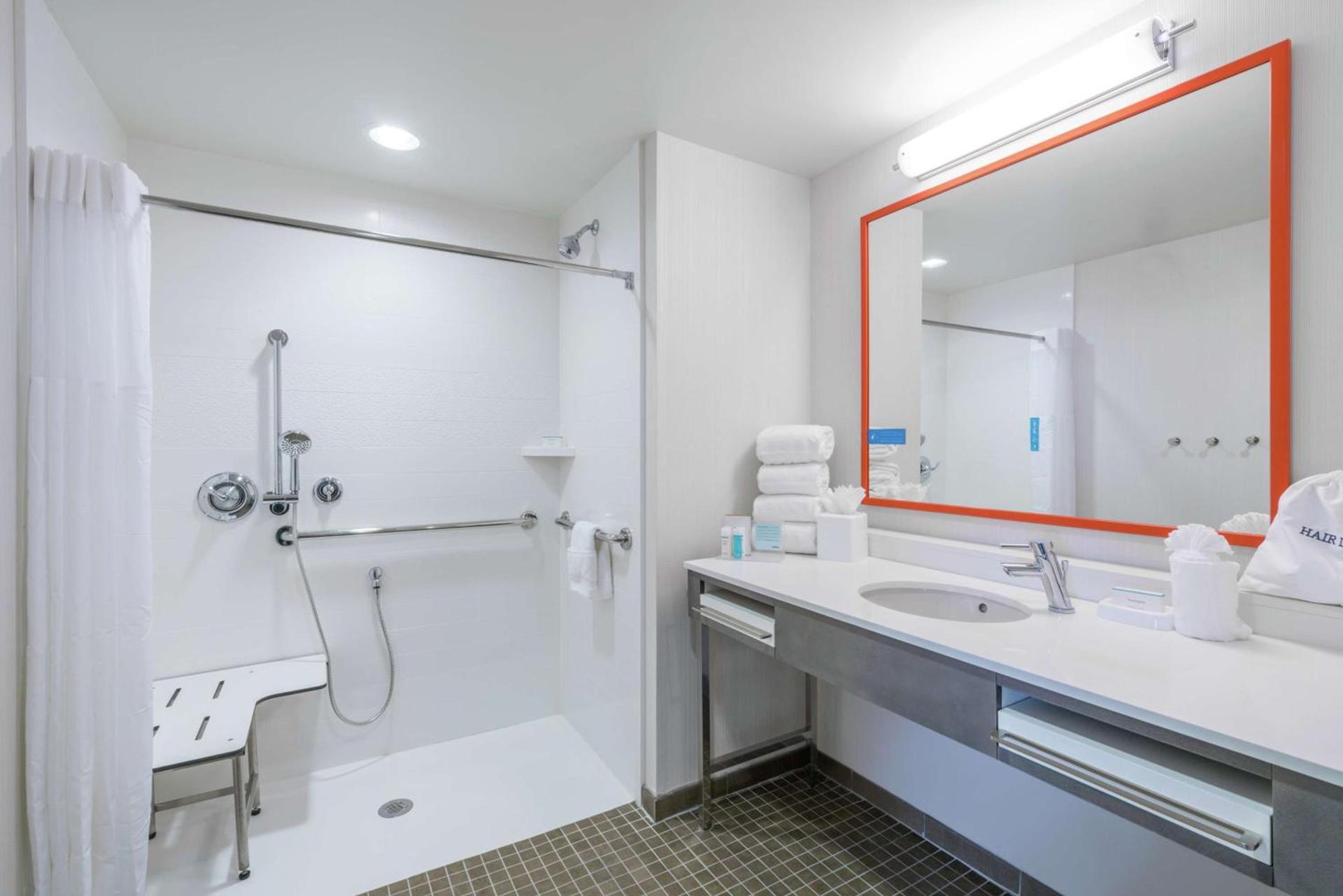 Hampton Inn & Suites Glenarden/Washington DC photo 23