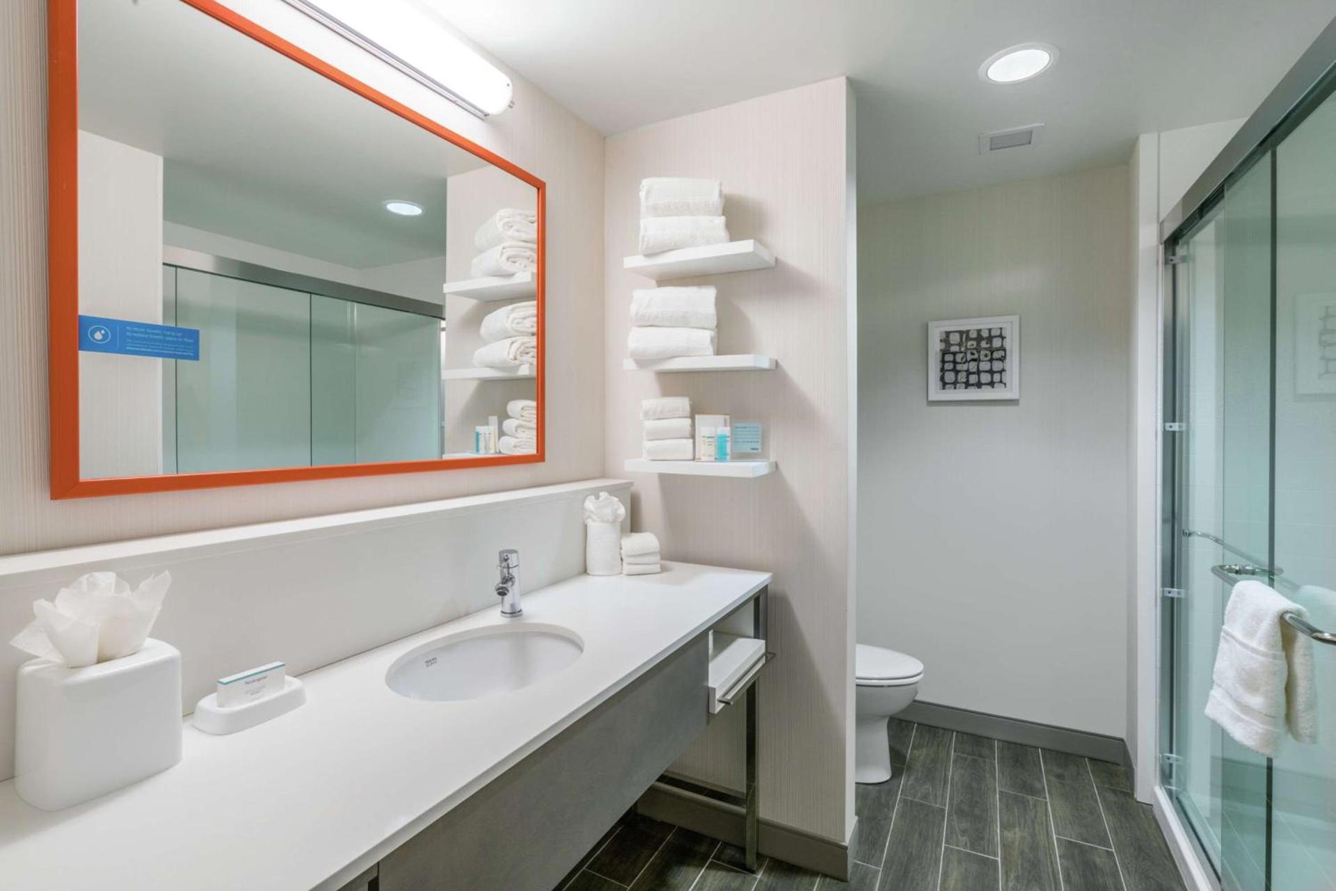 Hampton Inn & Suites Glenarden/Washington DC photo 24