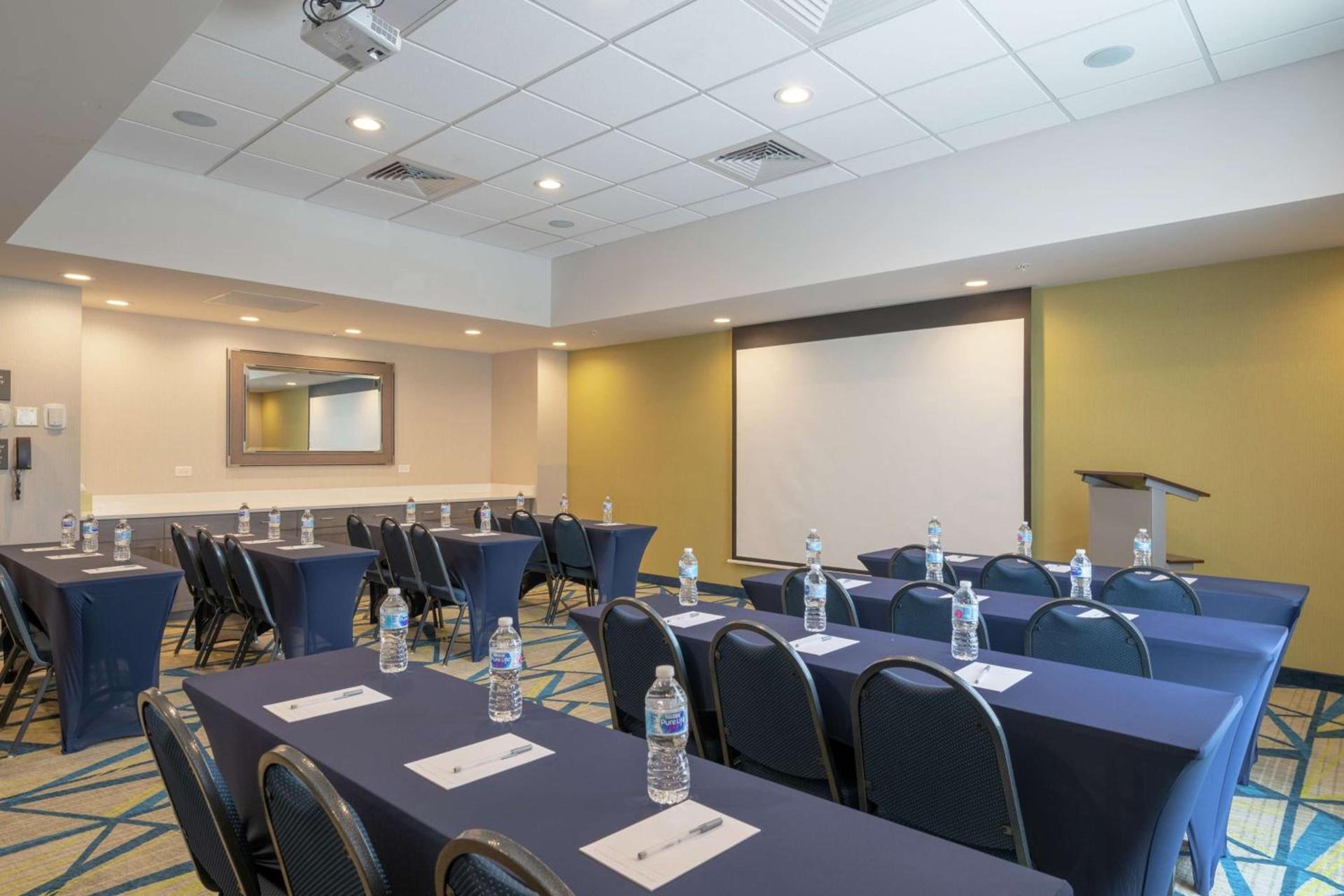 Hampton Inn & Suites Glenarden/Washington DC photo 28