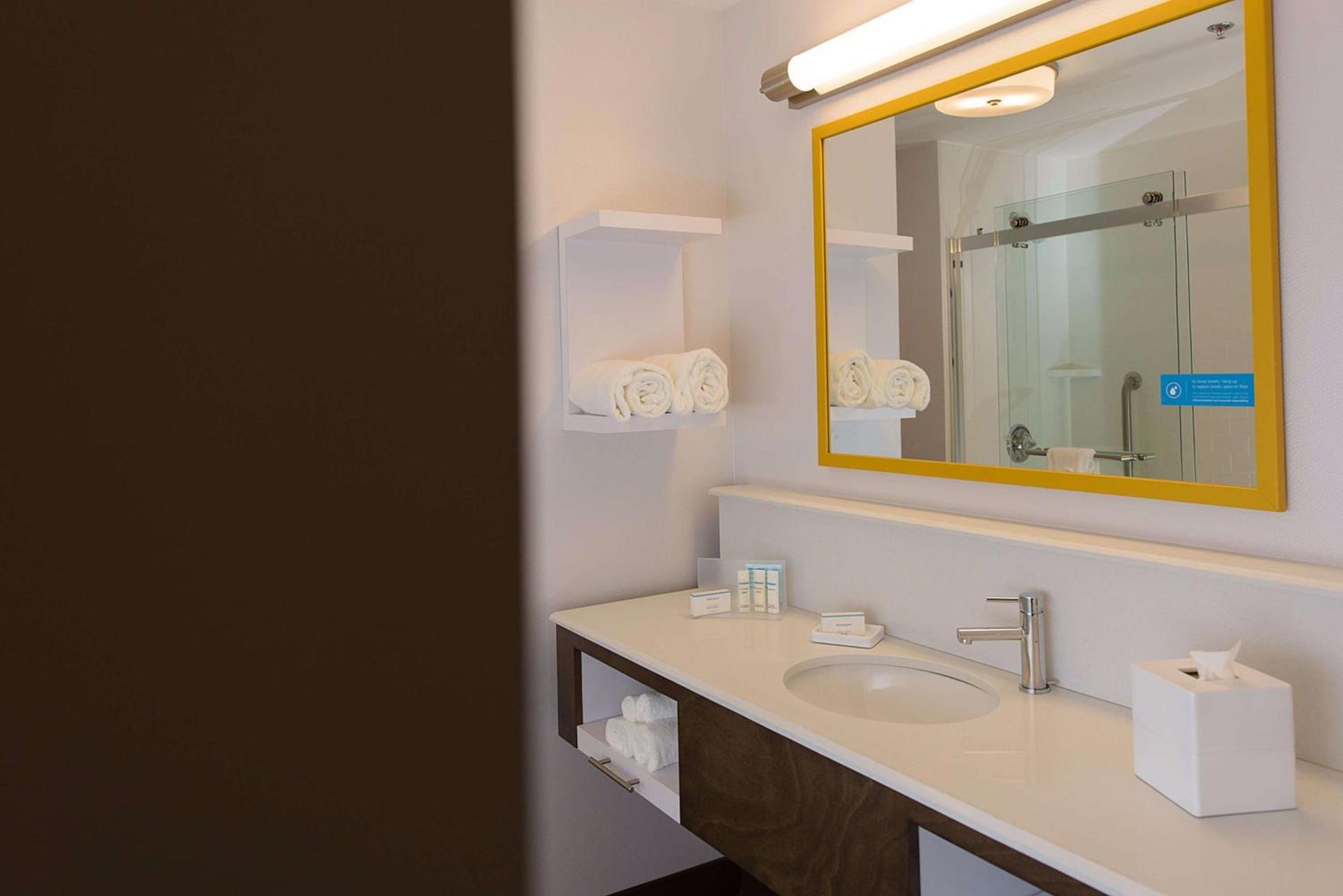 Hampton Inn Superior Duluth, Wi photo 21