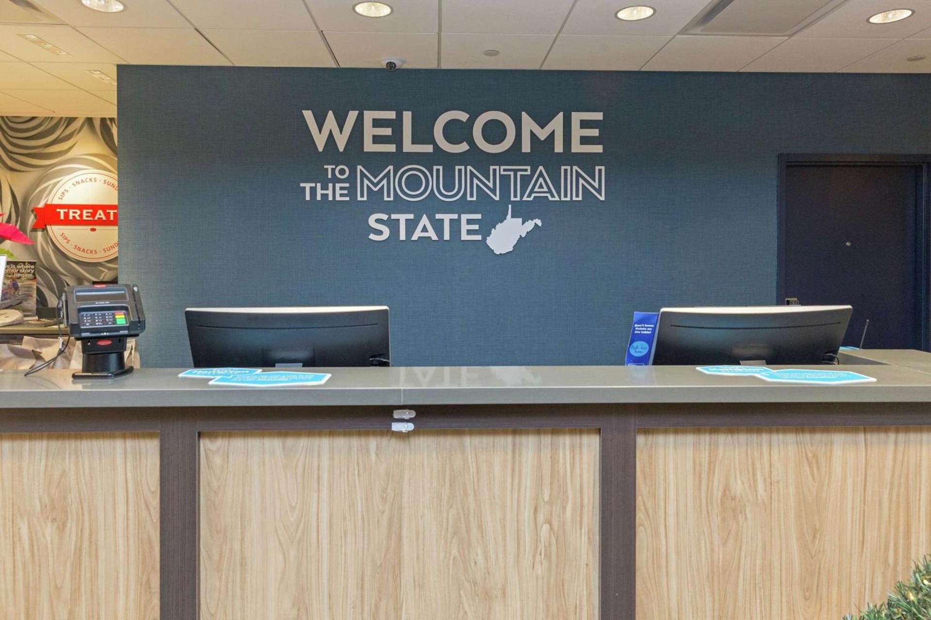 Hampton Inn & Suites Morgantown / University Town Centre photo 3