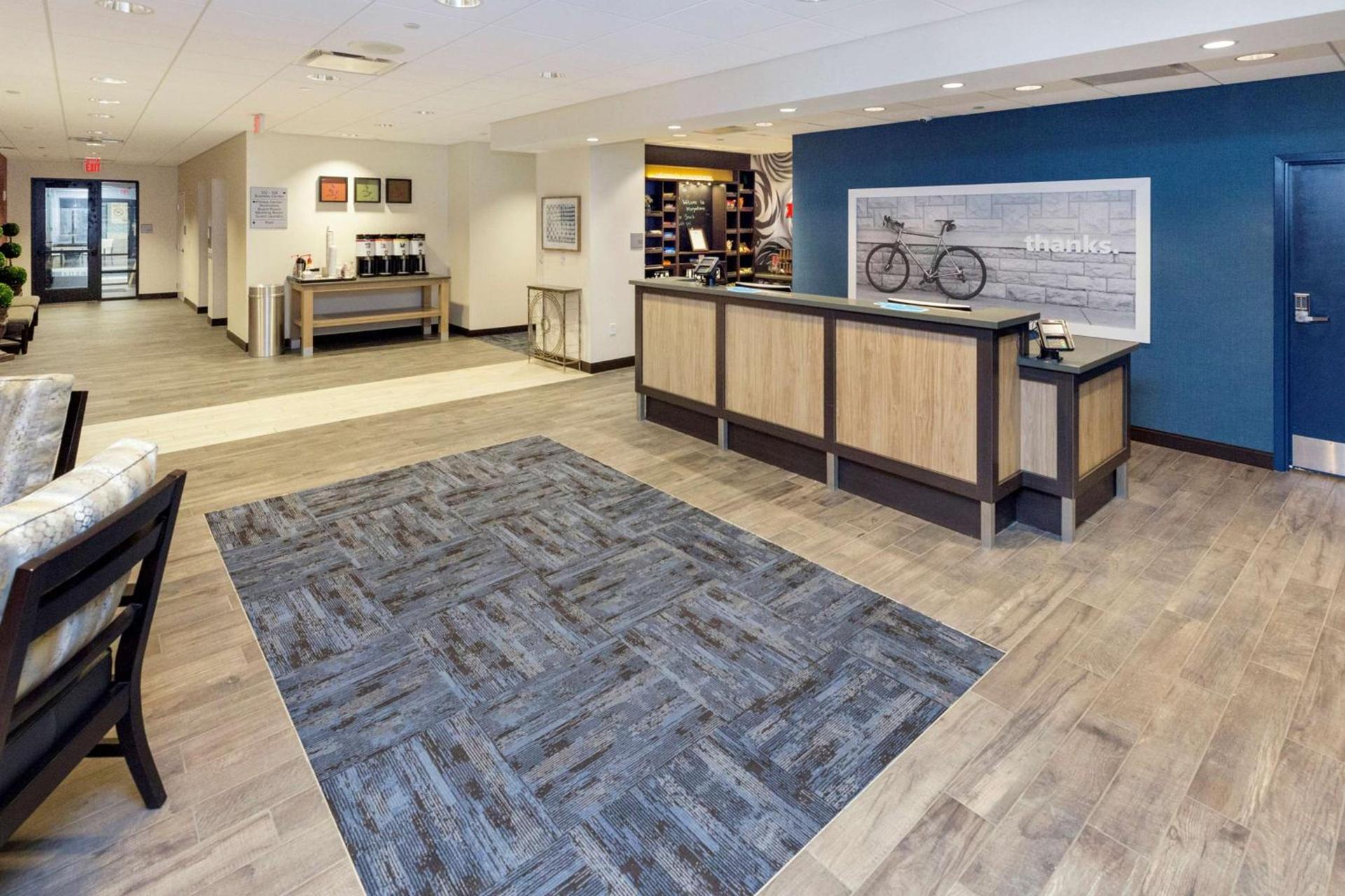 Hampton Inn & Suites Morgantown / University Town Centre photo 4