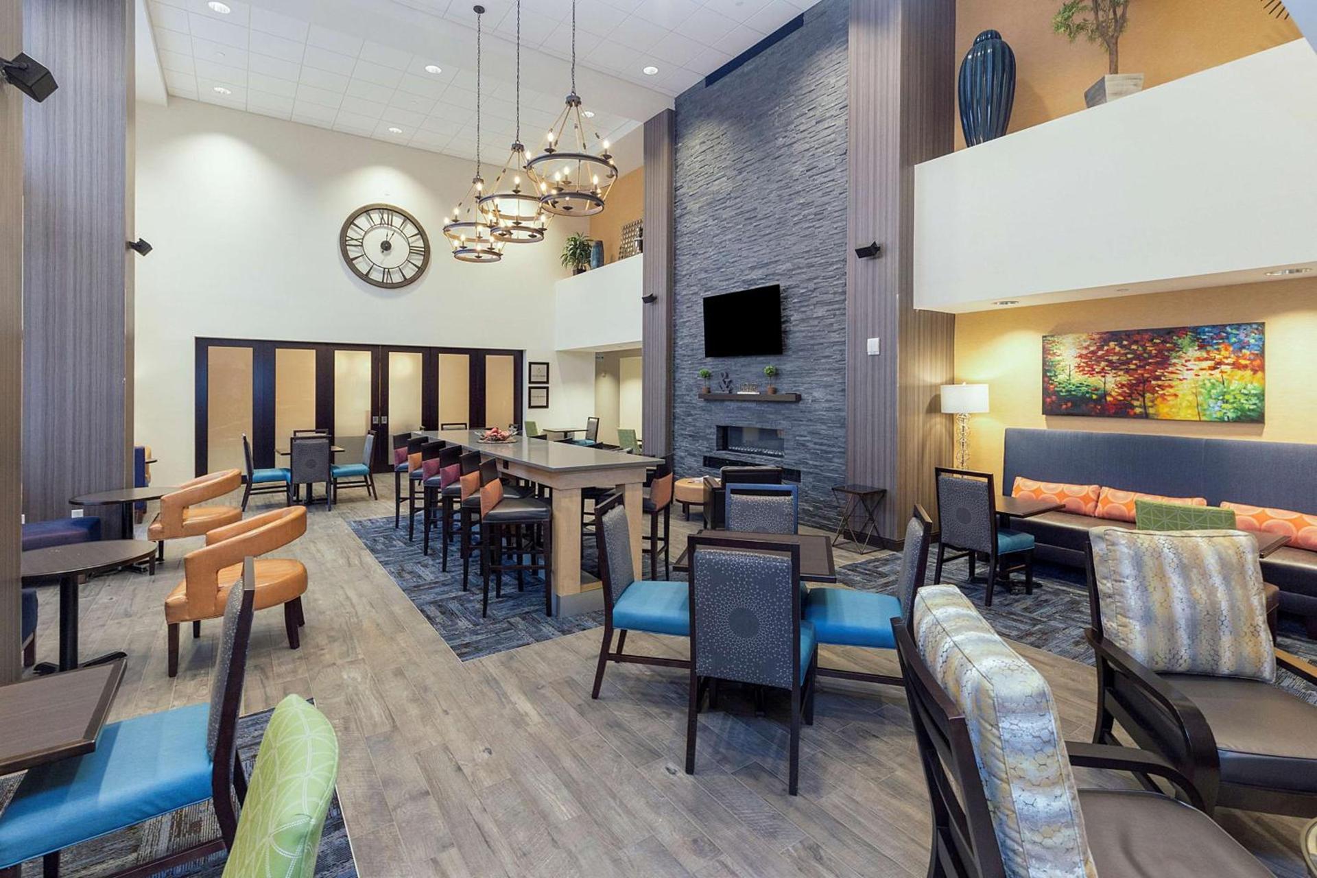 Hampton Inn & Suites Morgantown / University Town Centre photo 6